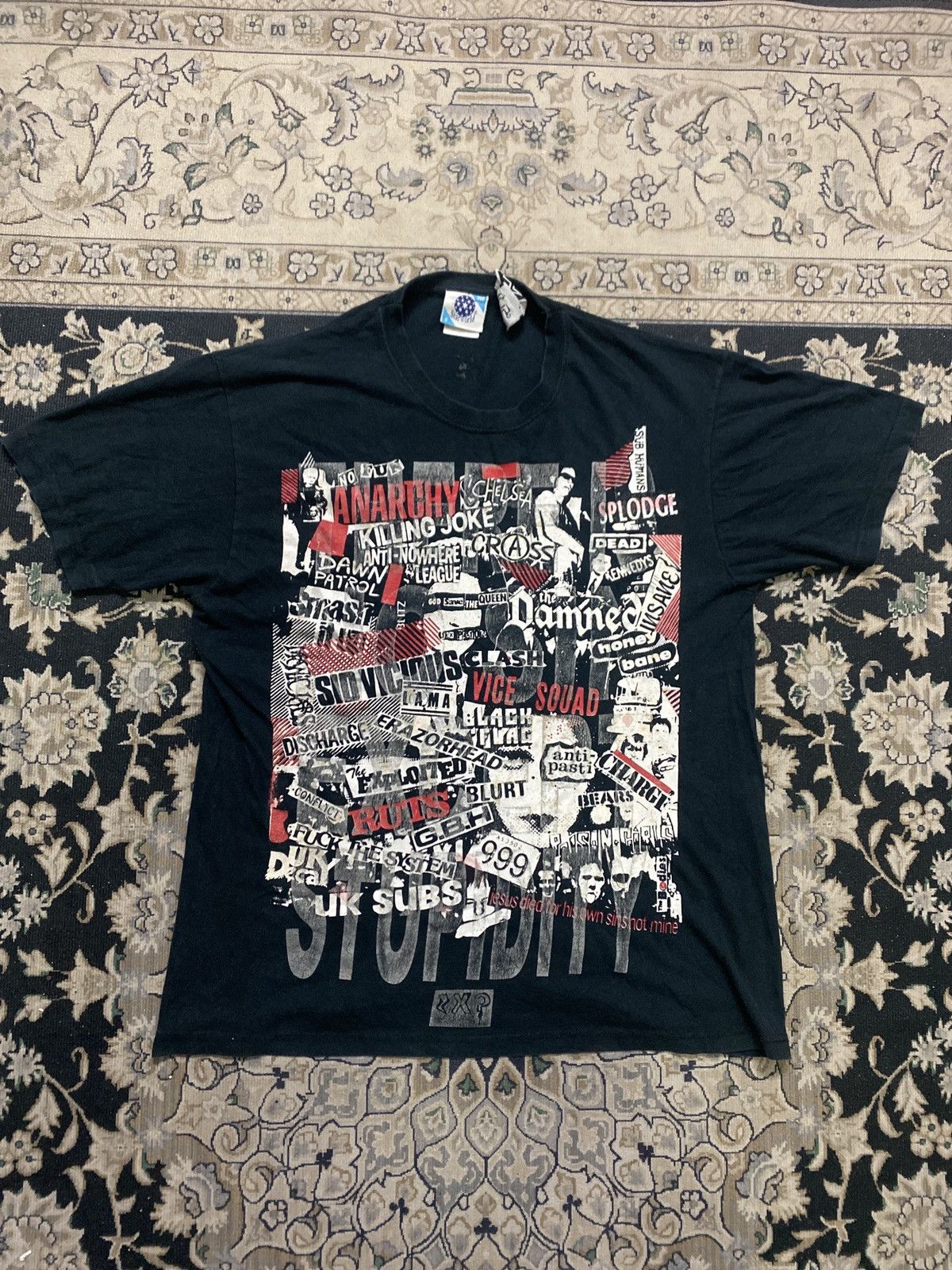 Band Tees × Vintage Vintage 2000s Punk Rock Band Collage T-Shirt Black Anarchy Size US S / EU 44-46 / 1 - 1 Thumbnail