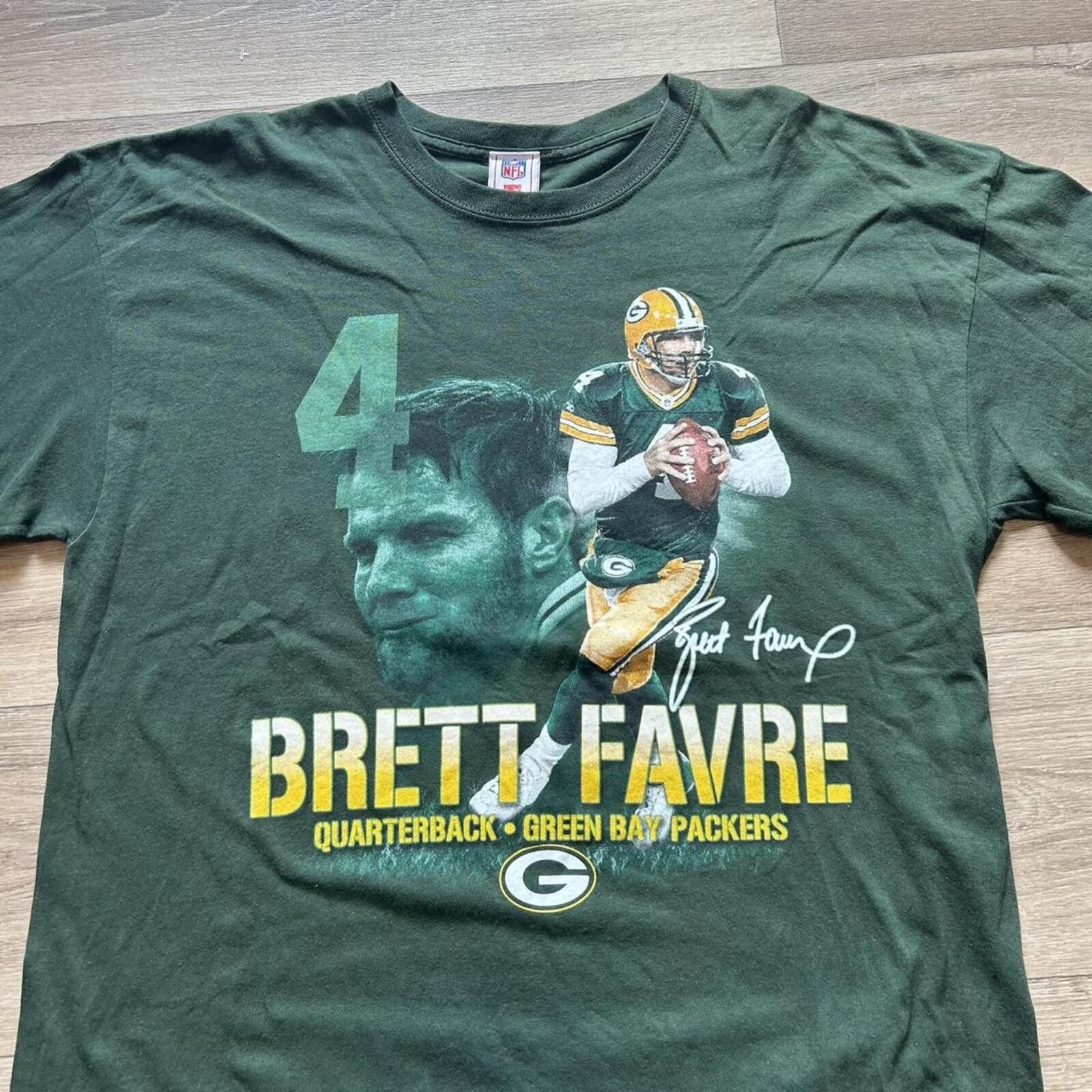 NFL Vintage 90’s Brett Favre Packers NFL green t-shirt size L Size US L / EU 52-54 / 3 - 2 Thumbnail