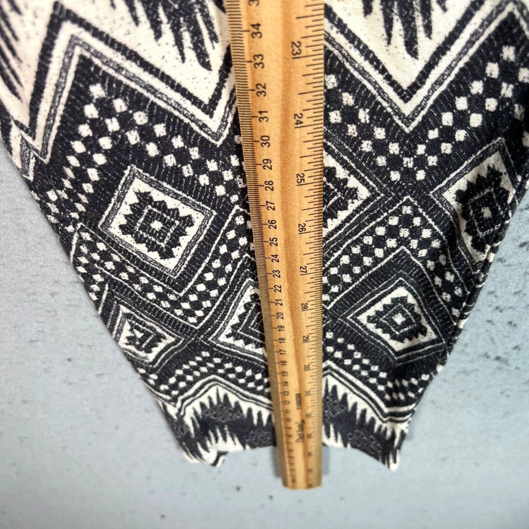 J.Crew VINTAGE J. Crew Womens Black & White Tribal Print Elastic Waist Pants Lightweight Pants Women 0 Black Ankle High Rise Straight 24.5in Inseam Womens Size 25" / US 0 / IT 36 - 6 Thumbnail