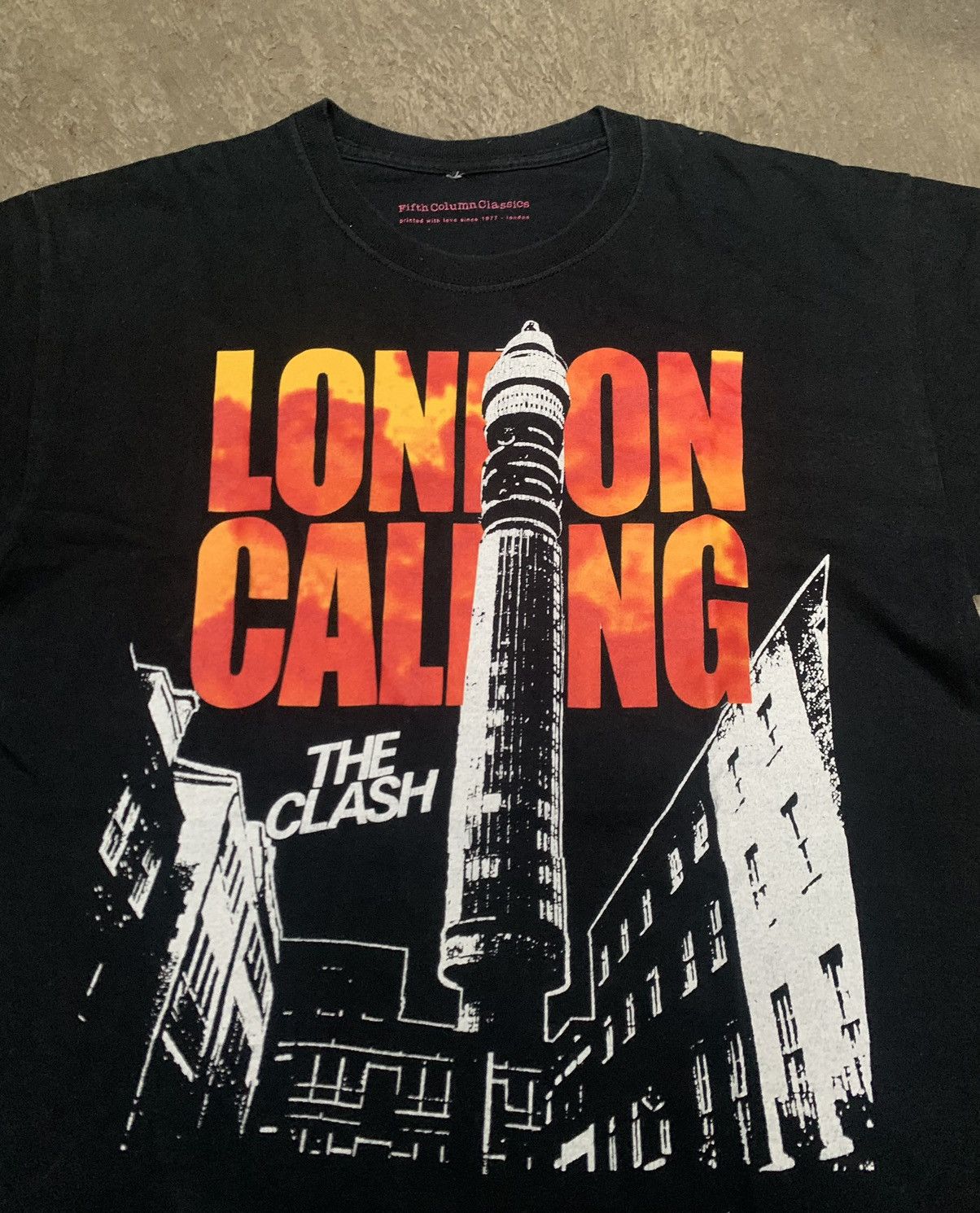 image of Band Tees x Rock T Shirt Vintage The Clash London Calling Fifth Column,black Flag (Size Large)