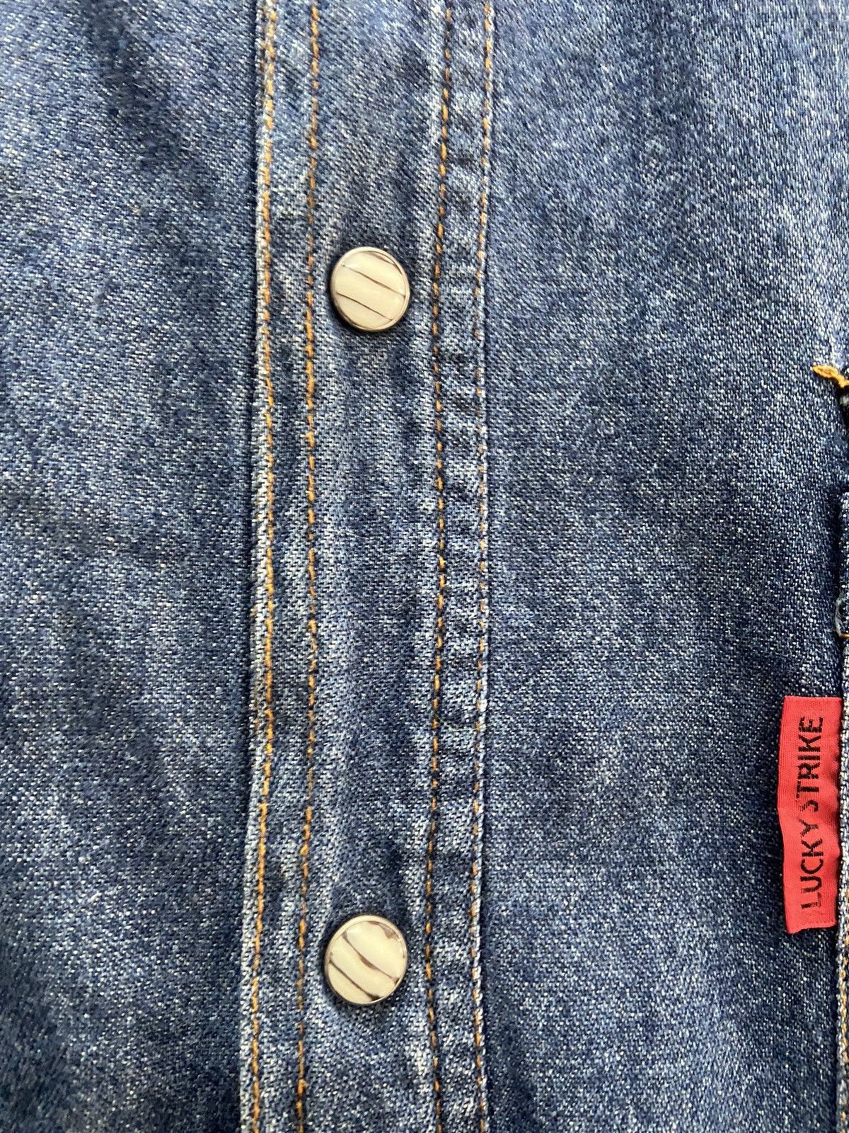 Japanese Brand VINTAGE LUCKY STRIKE WESTERN DENIM SHIRT Size US L / EU 52-54 / 3 - 4 Thumbnail