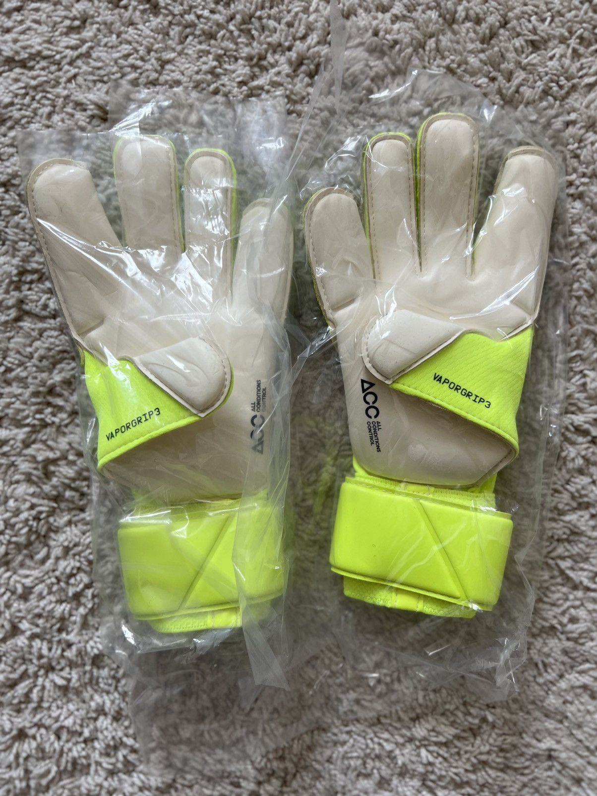 Nike Nike Vapor Grip3 Goalkeeper Gloves Volt Black Soccer Goalie Size ONE SIZE - 3 Thumbnail