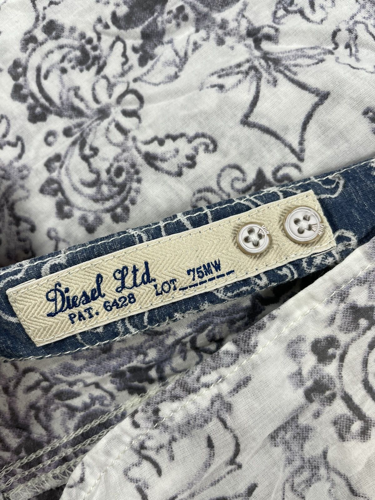 Diesel × Diesel Black Gold × Vintage Vintage Diesel Rare Abstract Light Weight Mens Button Shirt Size US L / EU 52-54 / 3 - 6 Thumbnail
