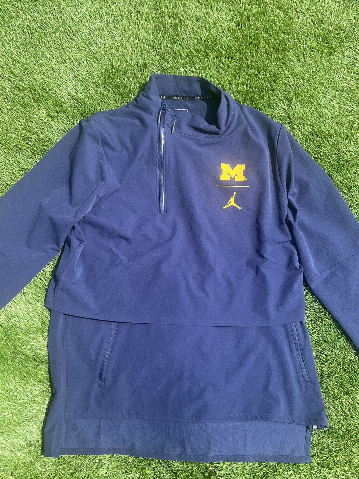 Jordan Brand Michigan Wolverines PE 1/4 Zip Sideline Nike Shield Size US L / EU 52-54 / 3 - 2 Thumbnail