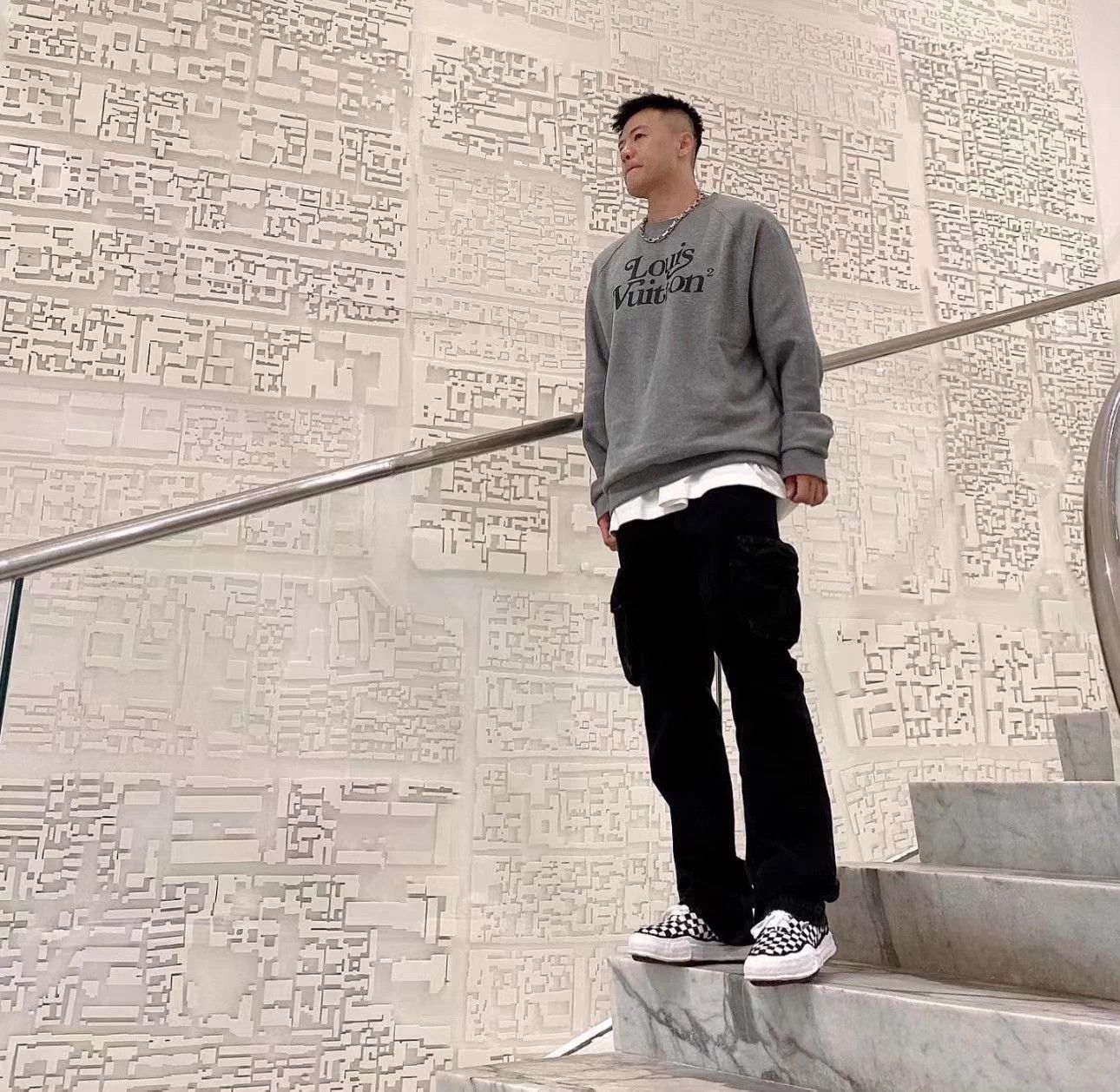 Louis Vuitton LV NIGO x Gray Script Logo Sweatshirt XXL Size US XL / EU 56 / 4 - 6 Thumbnail