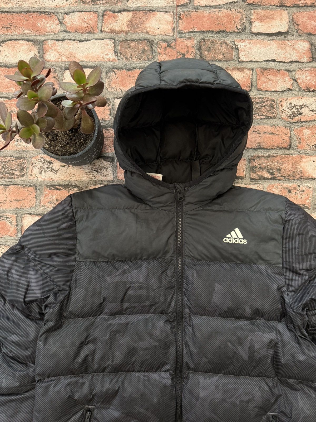 90’s ADIDAS RARE LOGO THREE STRIPE BRAND RETRO DOWN PUFFER
