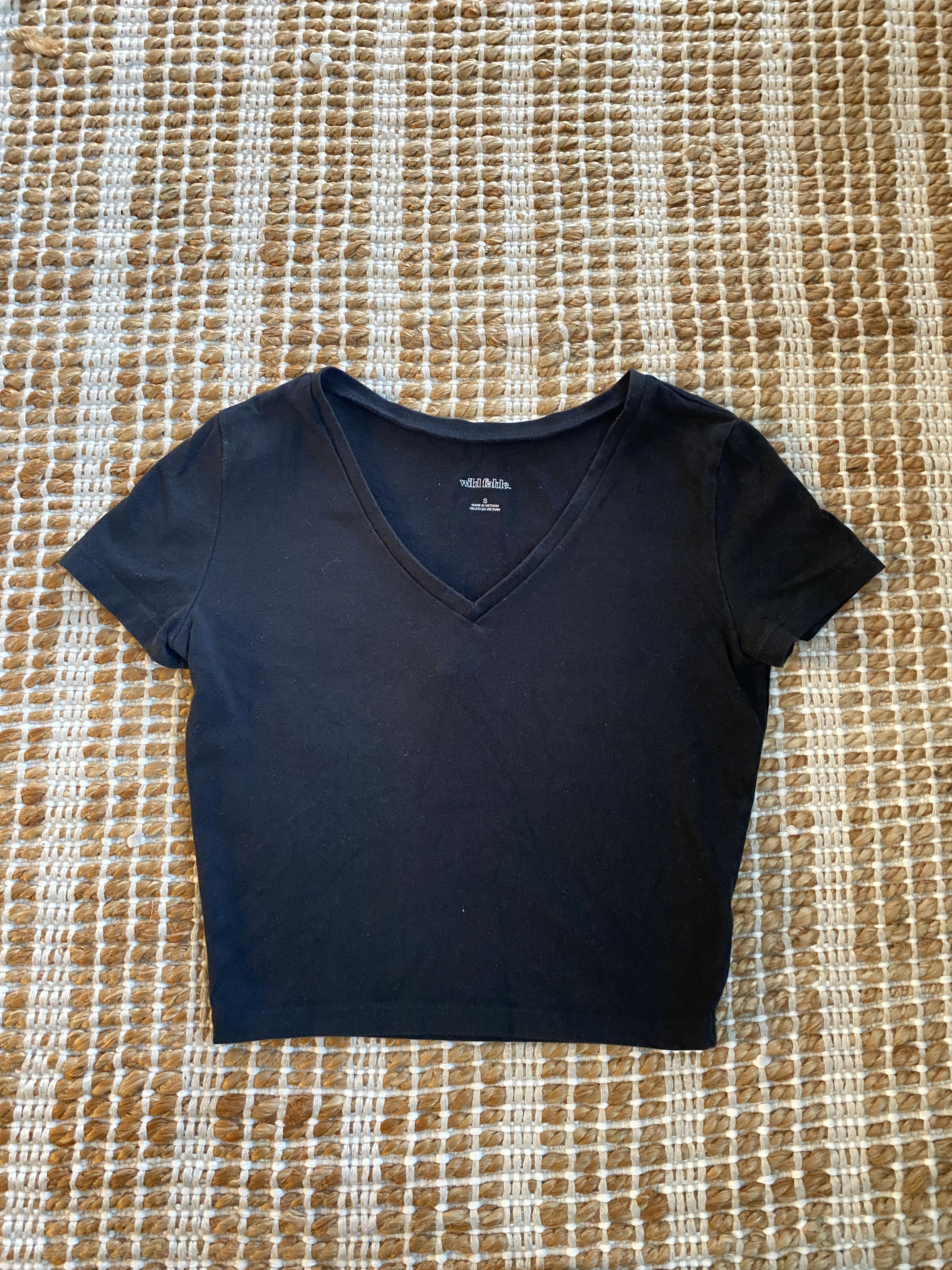 Other Wild Fable Women’s Short Sleeve V-Neck Cropped T-Shirt Size S / US 4 / IT 40 - 1 Thumbnail
