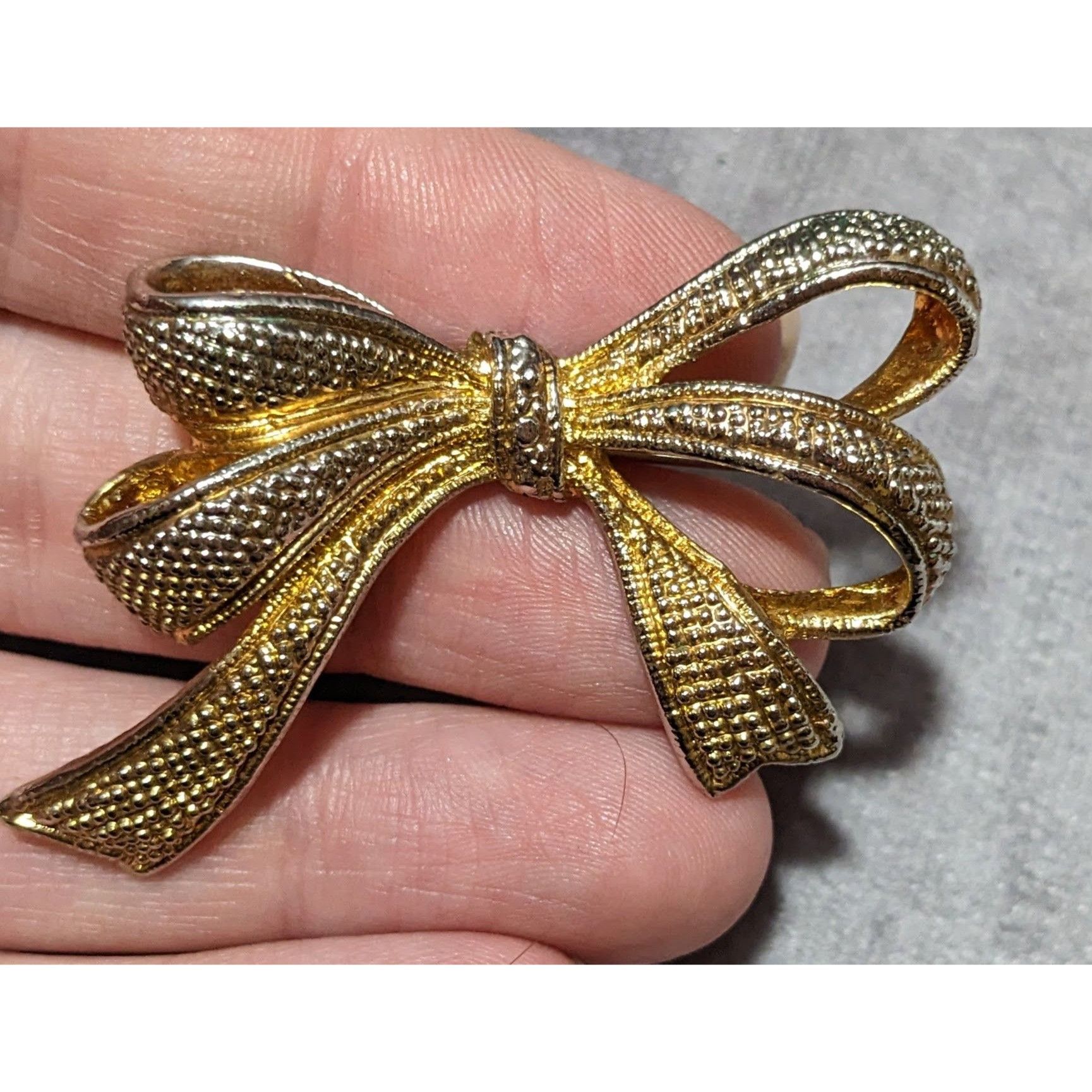 Other Vintage Textured Gold Tone Bow Ribbon Brooch Size ONE SIZE - 6 Thumbnail