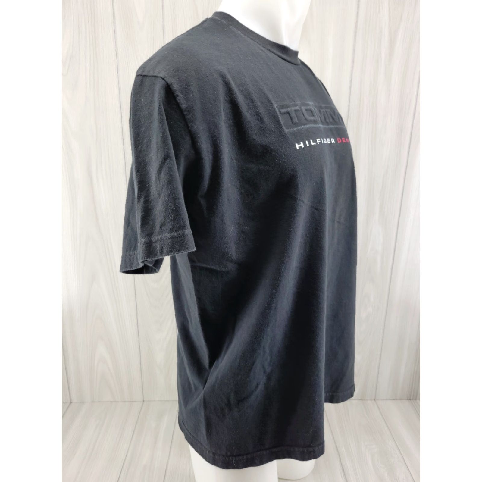 Tommy Hilfiger VINTAGE Tommy Hilfiger Denim Tee Embossed Size Medium Navy Crew Neck Short Sleeve Mens T-Shirt Size US M / EU 48-50 / 2 - 4 Thumbnail