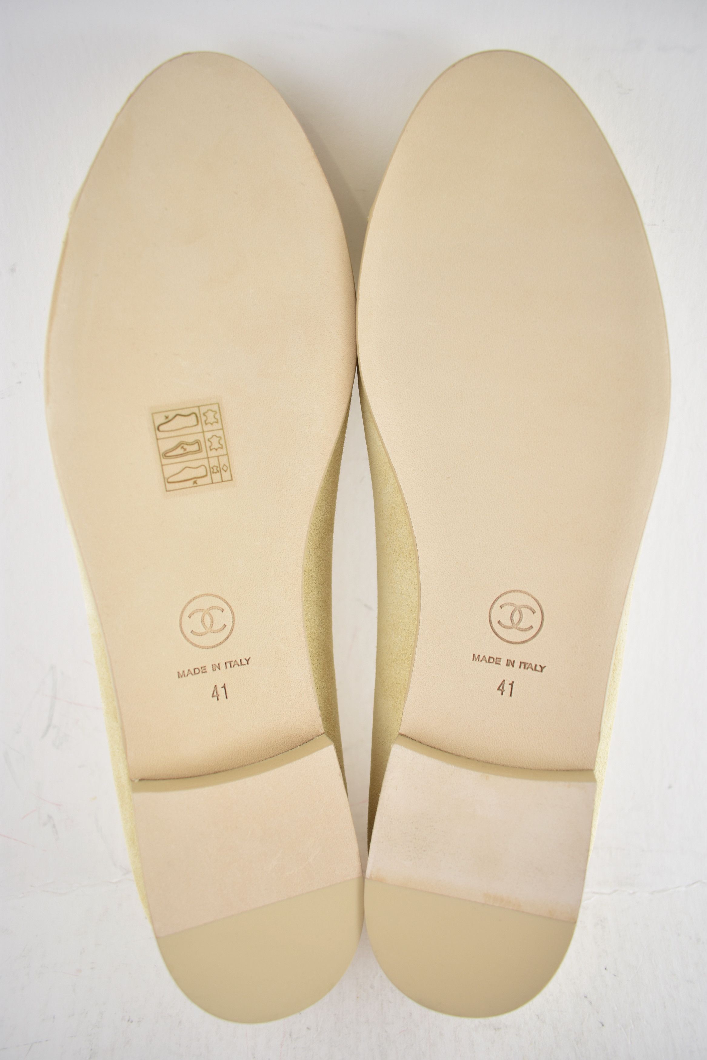 Chanel 26A Suede Patent CC Logo Bow Tie Ballet Ballerina Flat 41 Size US 11 / IT 41 - 18 Thumbnail
