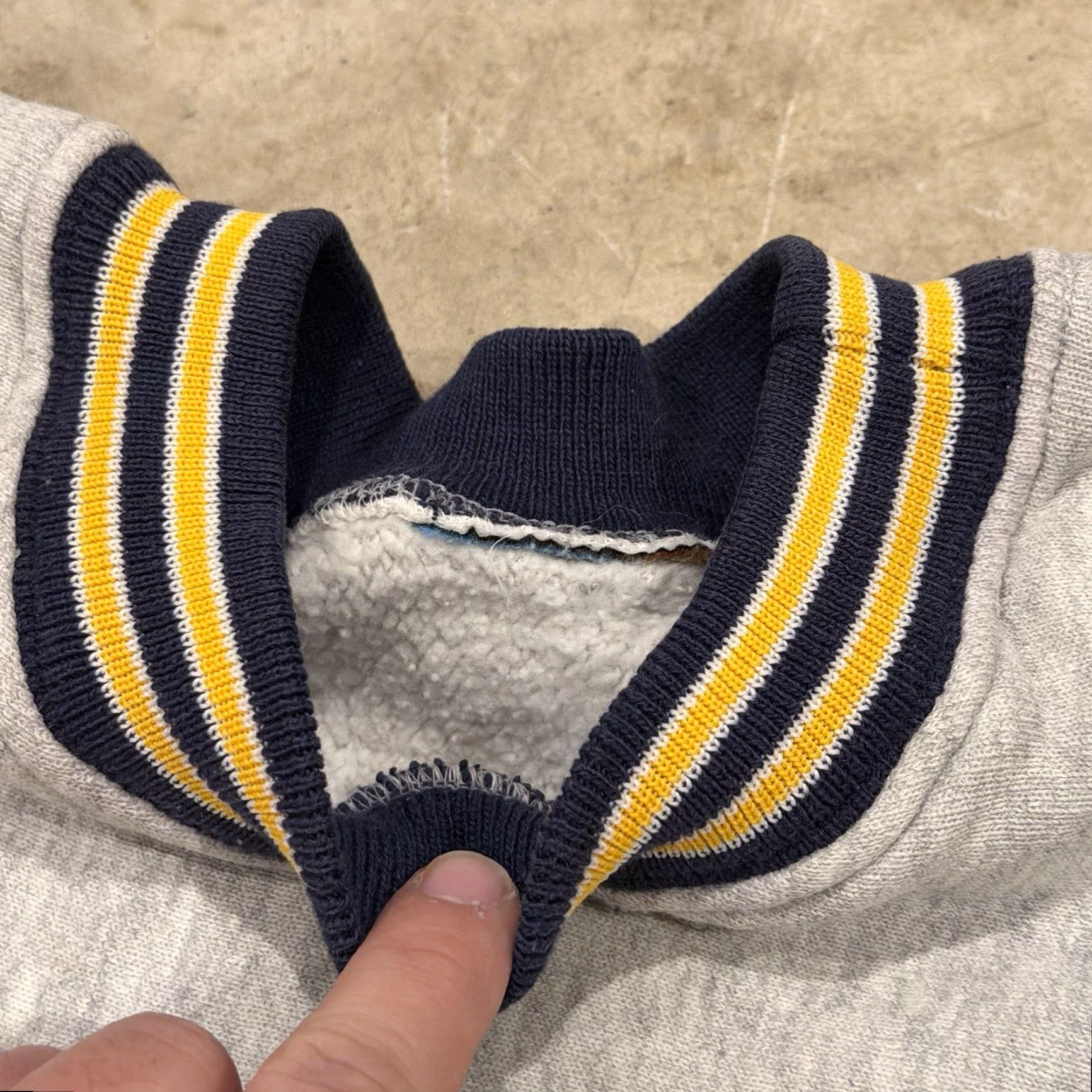 Vintage VINTAGE University Of Michigan Reverse Weave Sweatshirt Crewneck Mens Large Gray 90s Pullover Reversible Sweatshirt Crewneck Mens Large 90s Michigan Size US L / EU 52-54 / 3 - 3 Thumbnail