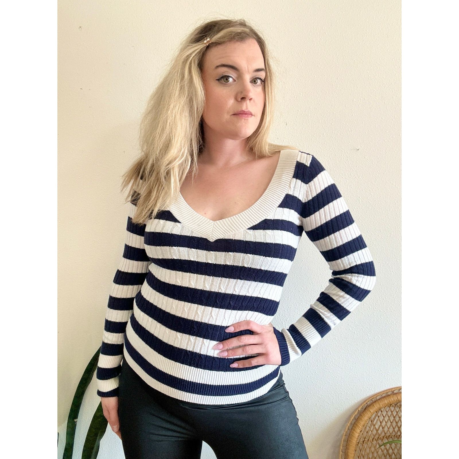 Express Y2K Navy & White Stripe V-Neck Sweater Size M / US 6-8 / IT 42-44 - 2 Thumbnail