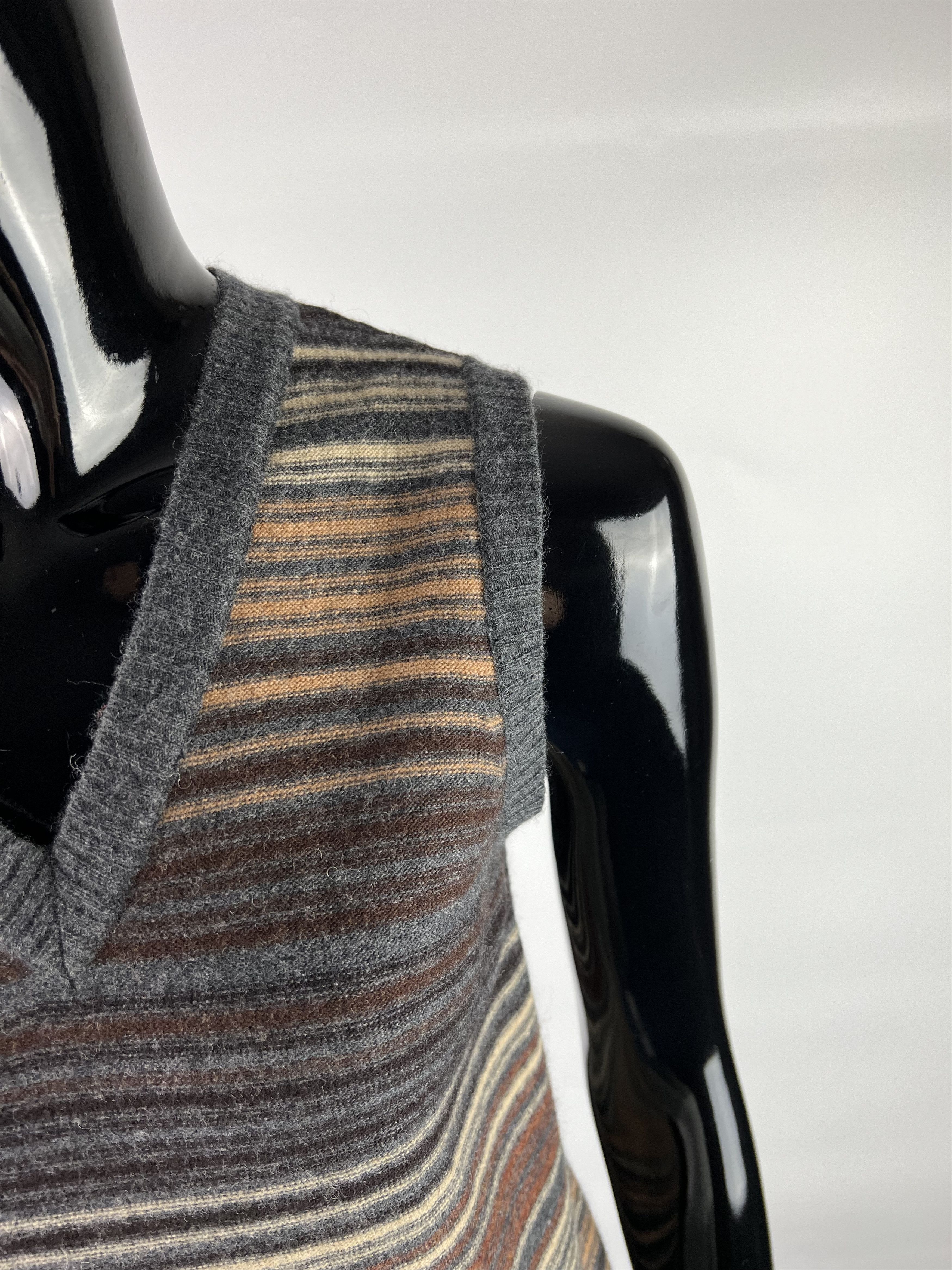 Dolce & Gabbana Dolce & Gabbana Striped Wool V-Neck Vest Size S Size S / US 4 / IT 40 - 4 Thumbnail