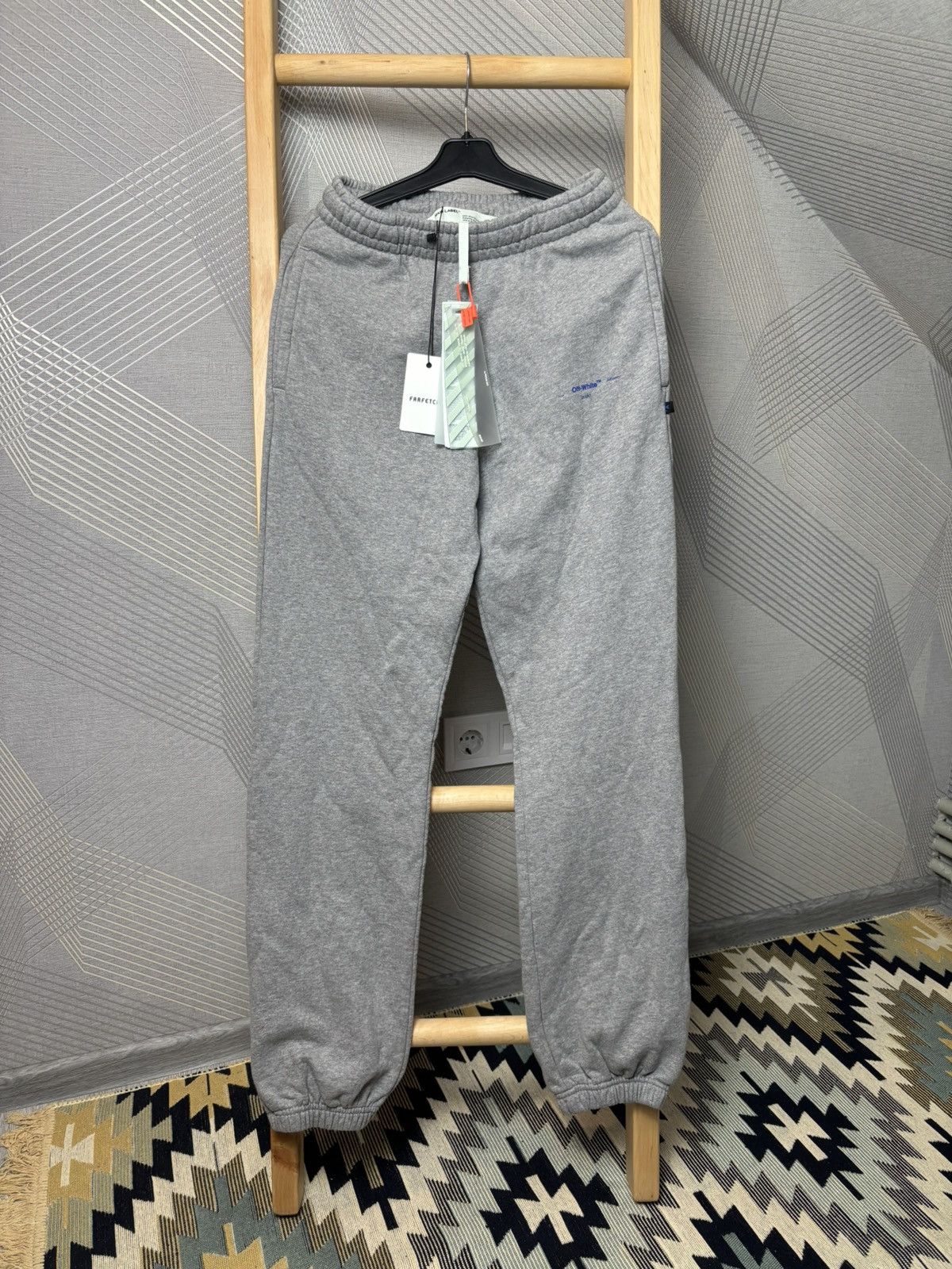 Off-White New OFF-White 3D Acrylic Arrows sweatpants XS size Size US 29 - 1 Thumbnail