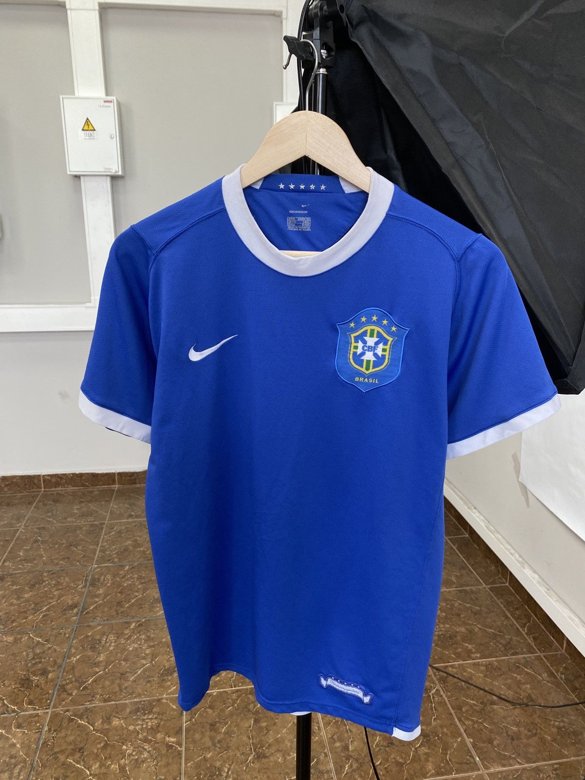 Nike 🇧🇷 Vintage Nike Brazil 2006 Soccer Jersey Rare Retro Hype Y2K Size US M / EU 48-50 / 2 - 1 Thumbnail