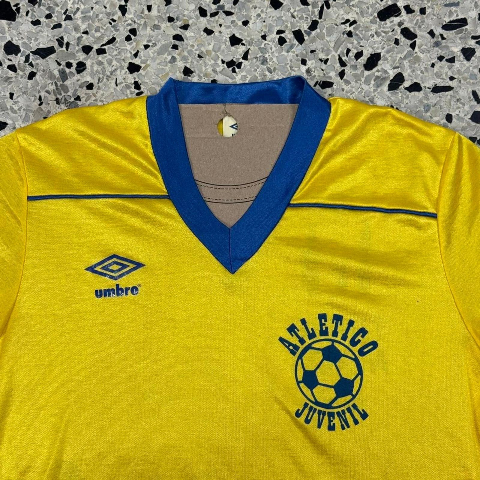 Umbro × Vintage VINTAGE 80S 90S UMBRO POLYESTER ATLETICO JUVENIL 5 JERSEY: Size US M / EU 48-50 / 2 - 3 Thumbnail