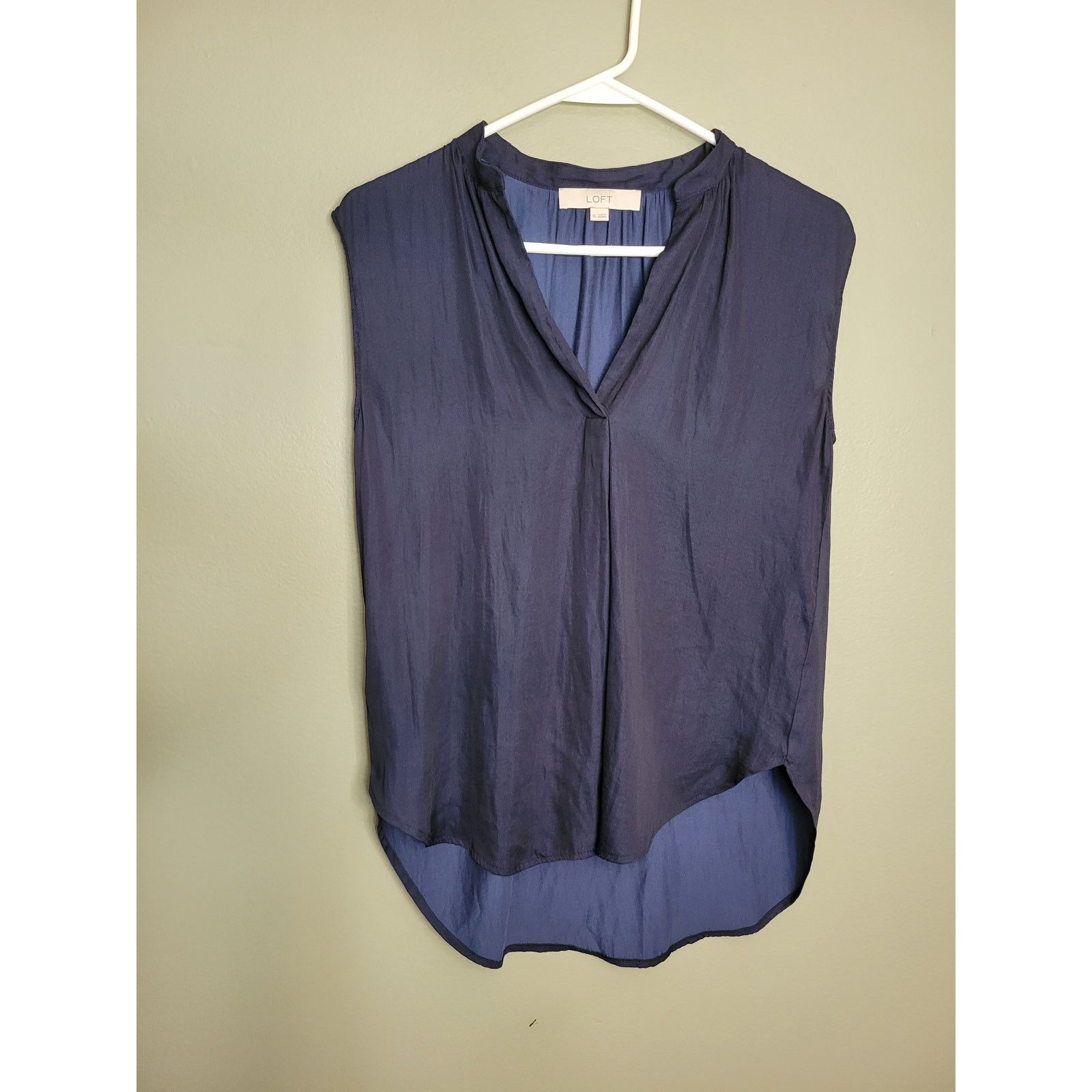 Loft Women's Ann Taylor Loft Navy V Neck Sleeveless Blouse XS Size XS / US 0-2 / IT 36-38 - 1 Thumbnail