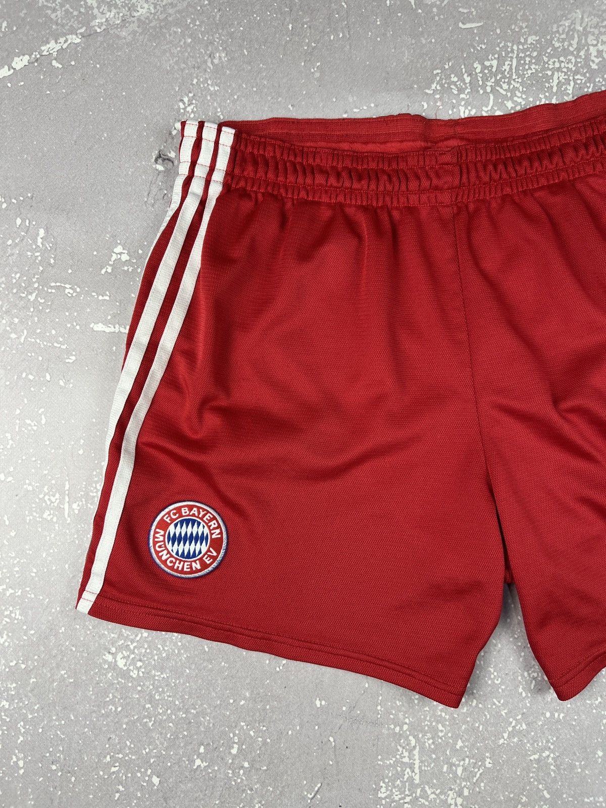 Adidas 90s Vintage Adidas Bayern Munich Football Shorts Mens L Red Size US 34 / EU 50 - 3 Thumbnail