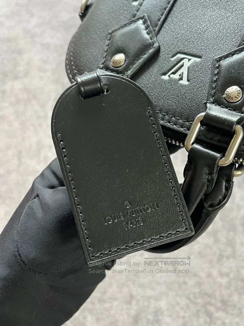 Louis Vuitton Louis Vuitton LV Black Silver Shell Bag. Size ONE SIZE - 9 Thumbnail