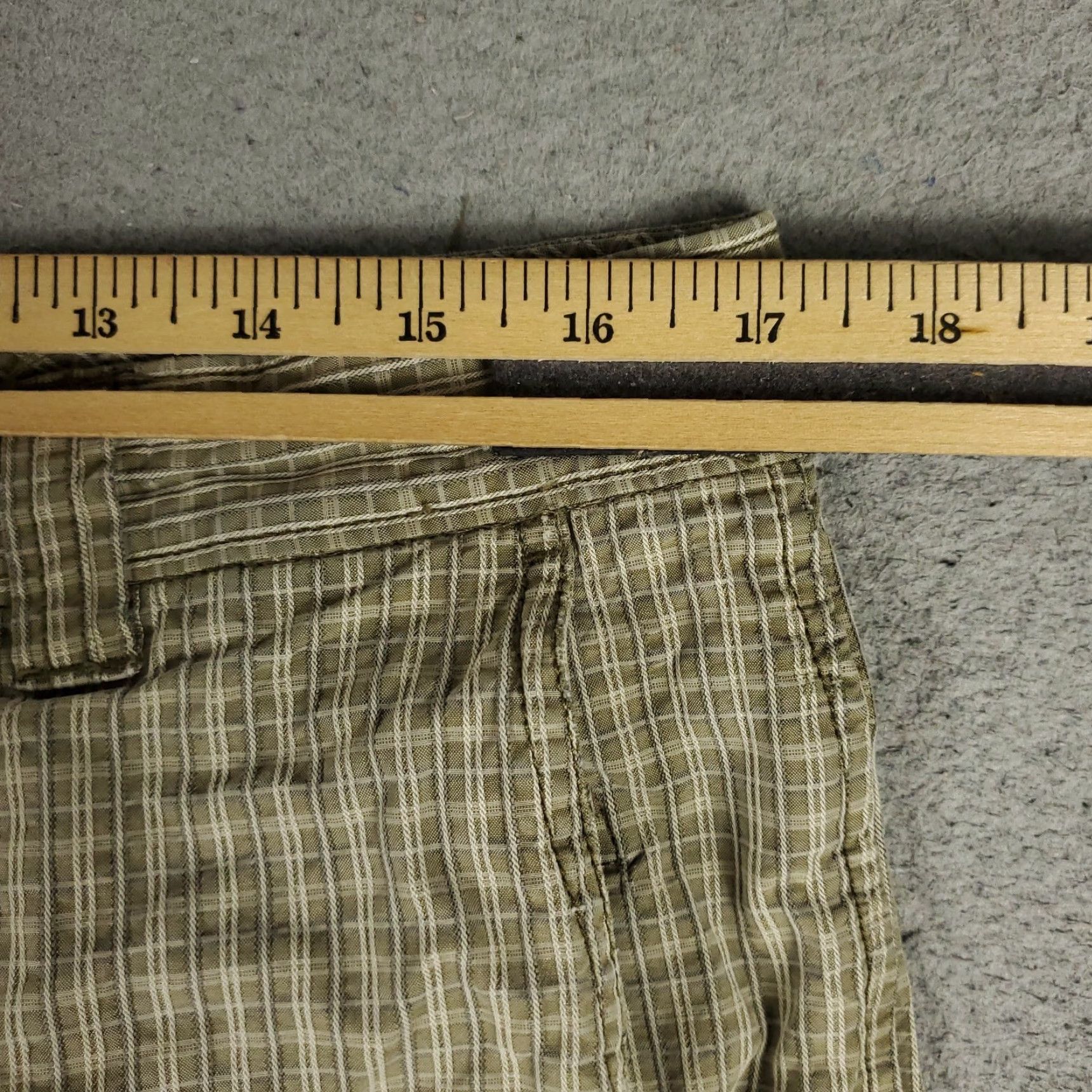 Tommy Bahama VINTAGE Tommy Bahama Shorts Men Size 34 Beige Plaid Silk Blend Flat Front Casual Chino Size US 34 / EU 50 - 4 Thumbnail
