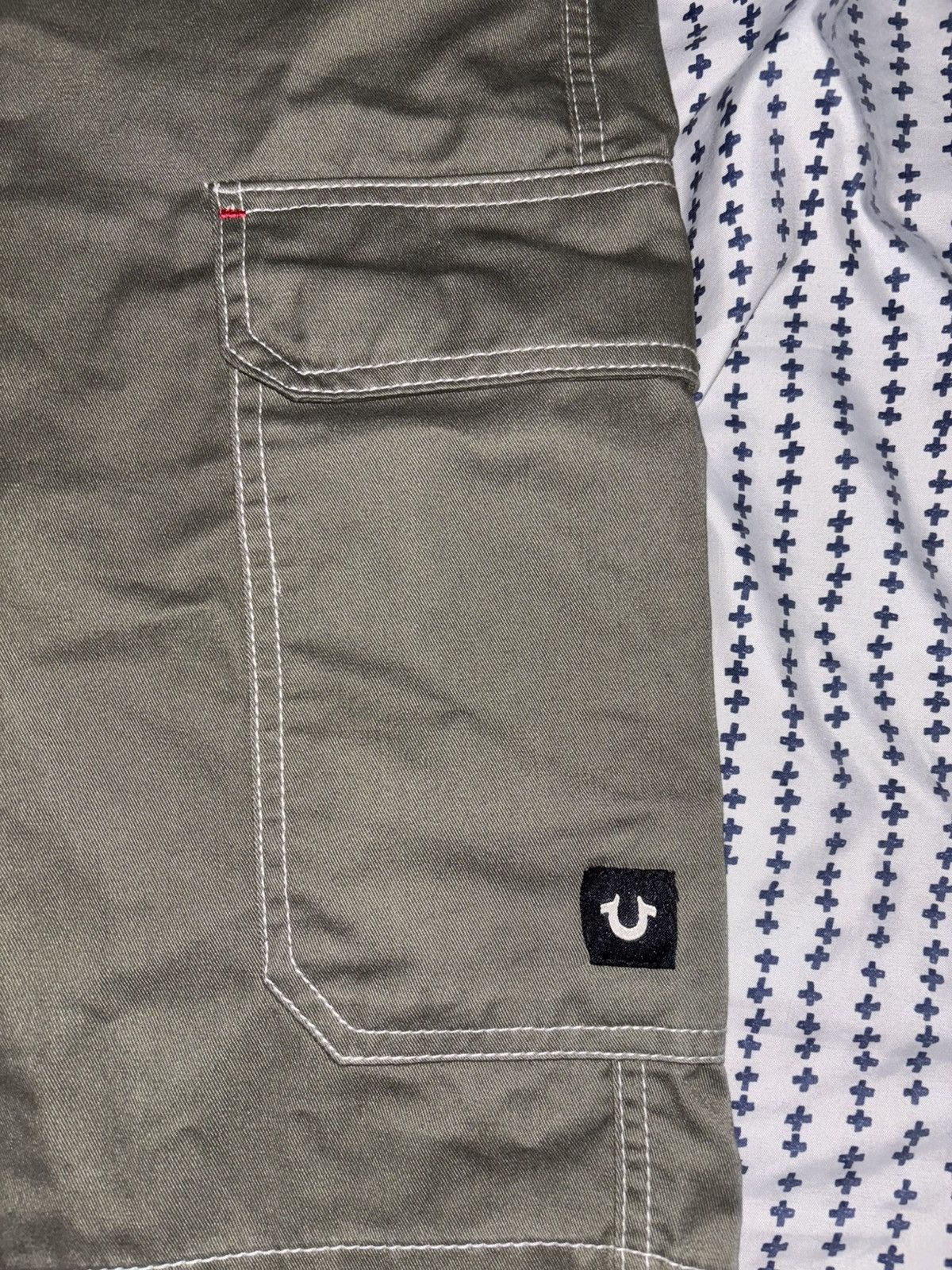 True Religion True Religion White Stitched Green Shorts Size US 32 / EU 48 - 3 Thumbnail