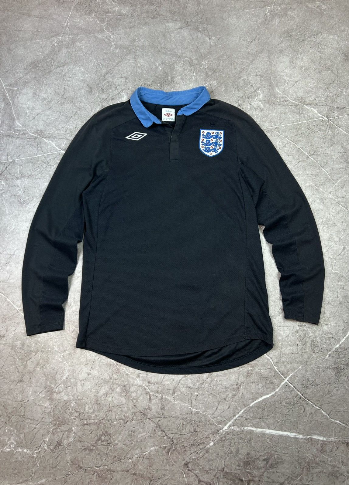 Umbro Soccer Jersey Umbro England long sleeve Size L Size US L / EU 52-54 / 3 - 2 Thumbnail