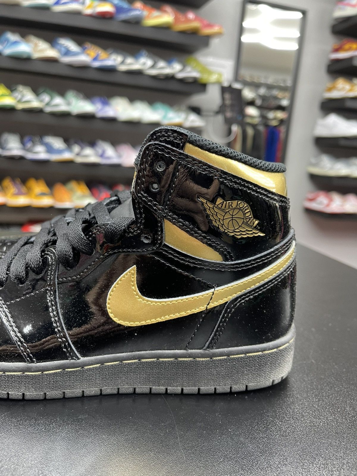Jordan Brand Size 5y - Jordan 1 Metallic Gold “2020” Very Clean OG All Size US 5 / EU 37 - 5 Thumbnail