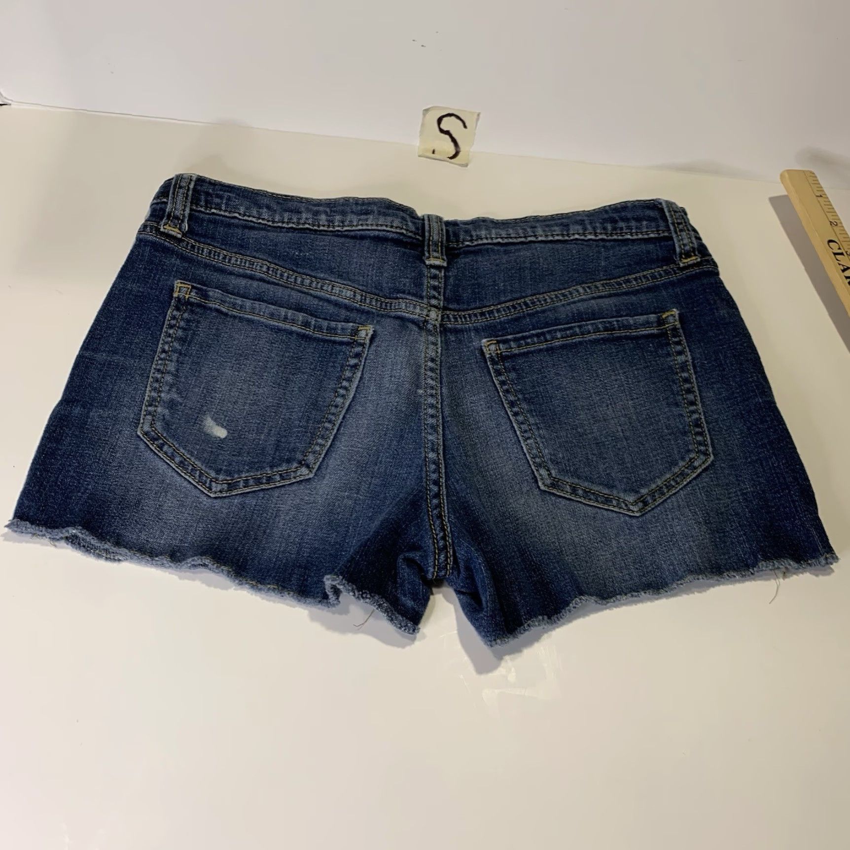 Mossimo VINTAGE Mossimo Women's Boyfriend Denim Shorts Size 4/27 Mid Rise Blue 3-Inch Inseam Casual Summer Size 27" / US 4 / IT 40 - 2 Thumbnail