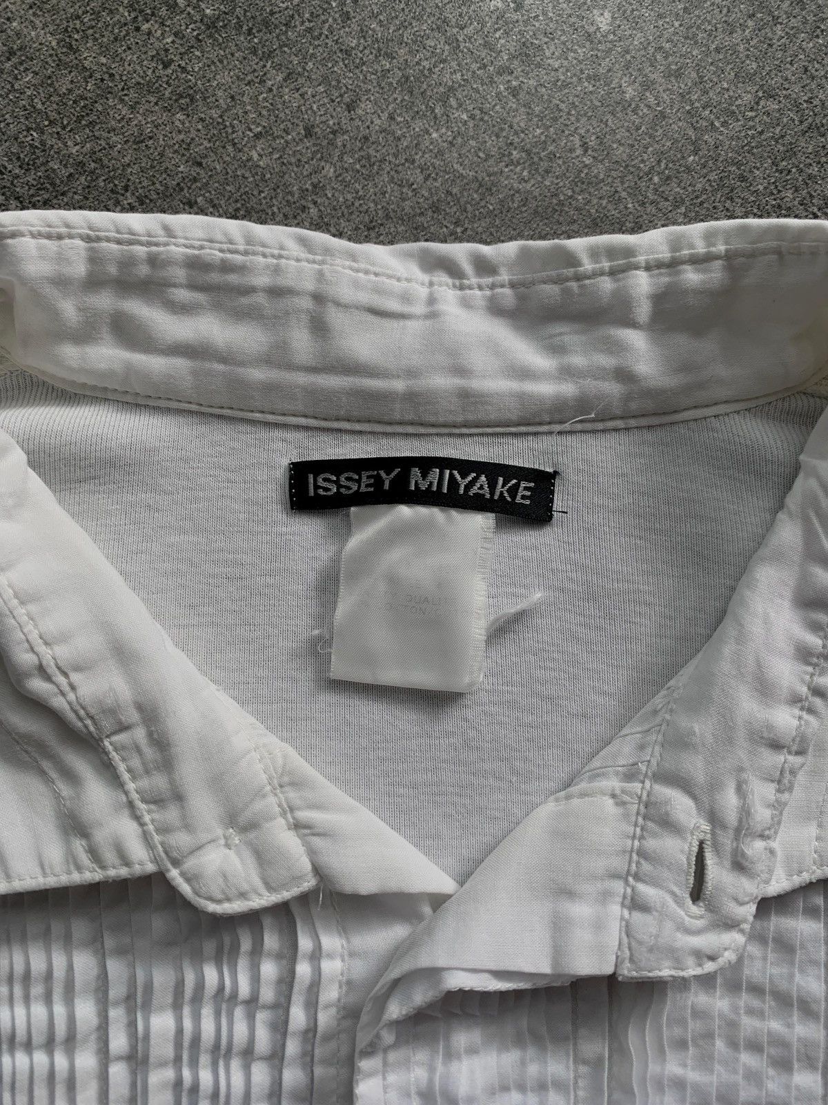 Issey Miyake FREE TAX! Half Buttoned Pleated Ls Shirt Size US L / EU 52-54 / 3 - 6 Thumbnail