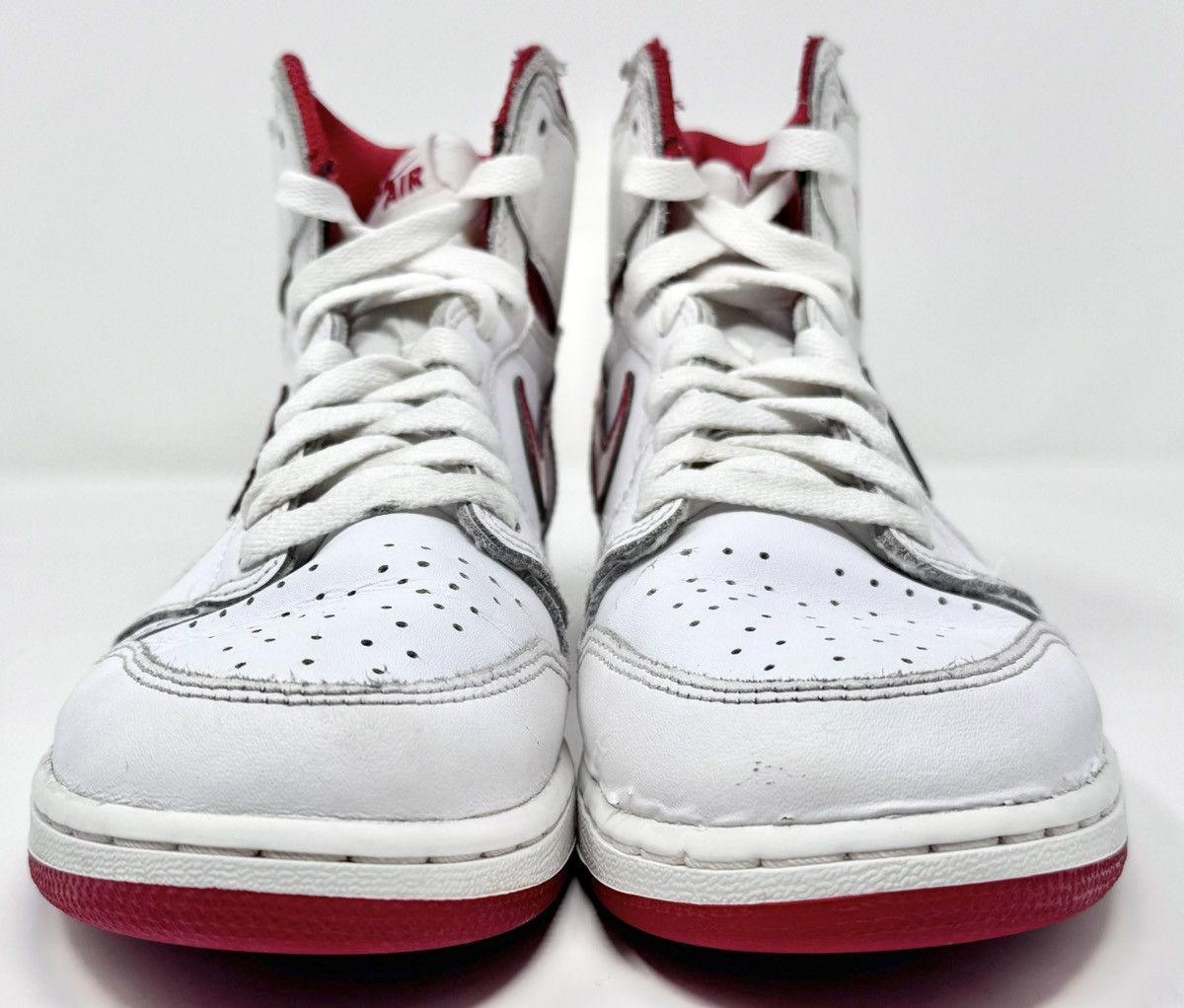 Jordan Brand × Nike Nike Air Jordan 1 Retro High OG 2017 Metallic Red GS size 7Y Size US 7 / EU 40 - 4 Thumbnail