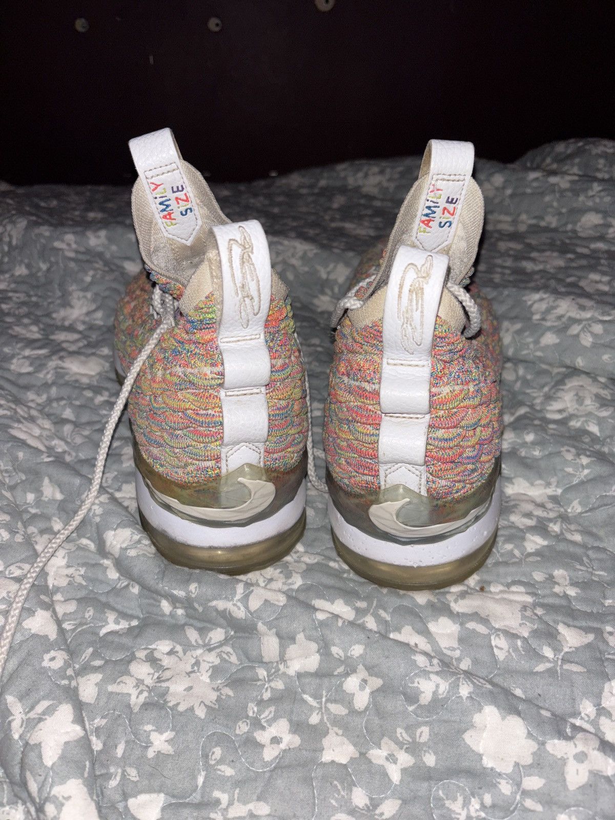 Other Lebron 15 fruity pebbles Size US 10.5 / EU 43-44 - 4 Thumbnail