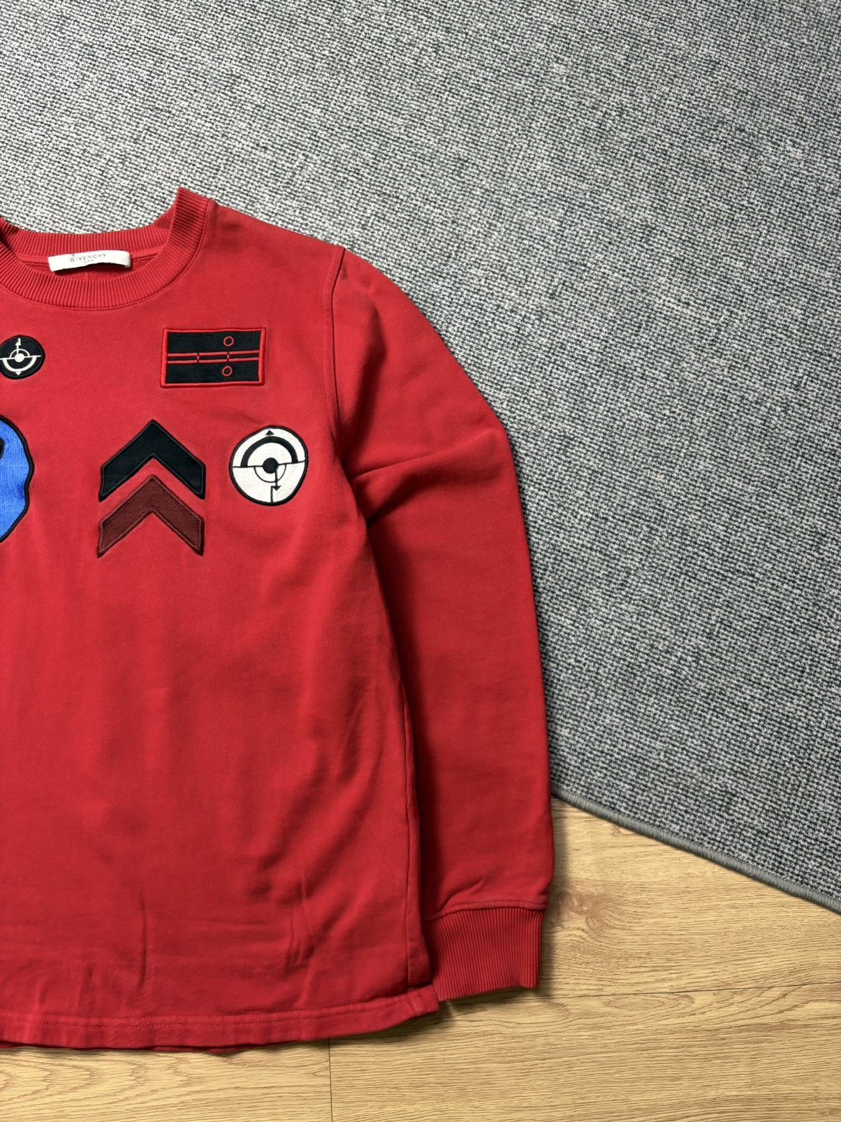 Givenchy Givenchy Embroidery Patch Crewneck Size US L / EU 52-54 / 3 - 4 Thumbnail