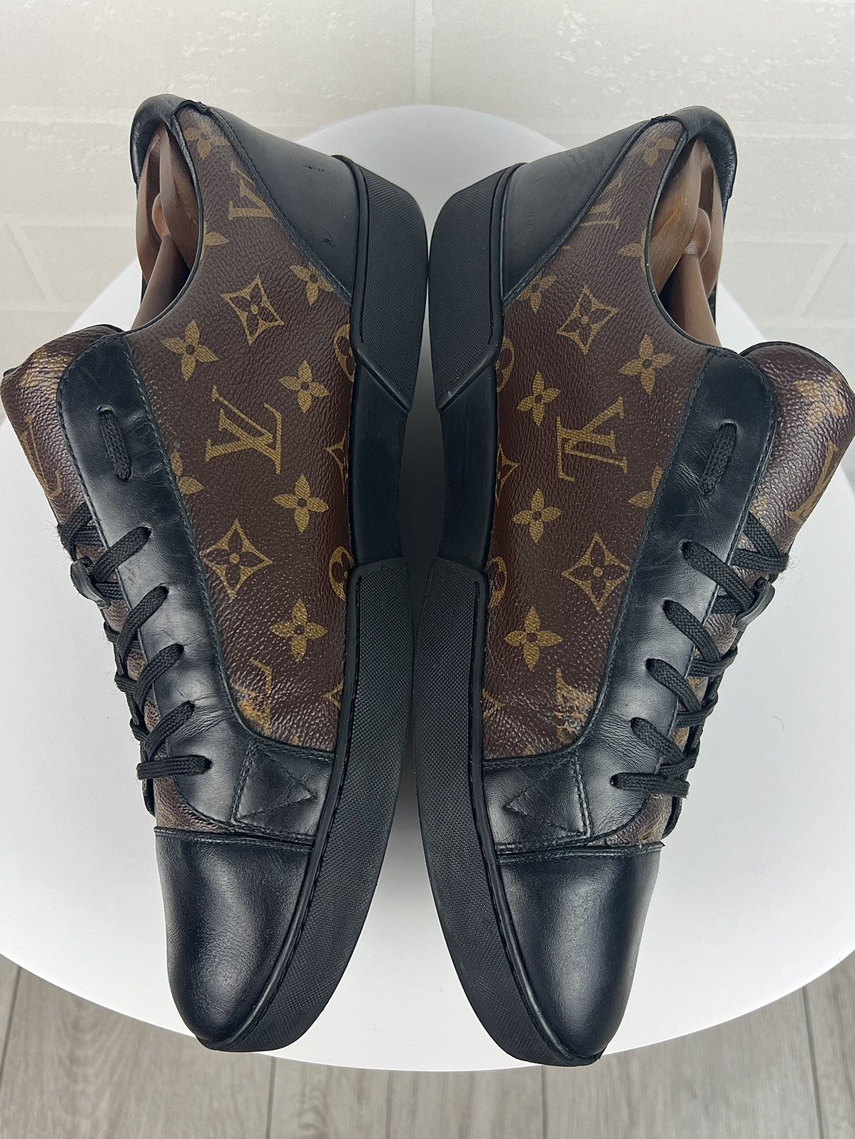 Louis Vuitton LOUIS VUITTON Sneakers Leather LV Monogram Canvas Logo Men’s Size US 11 / EU 44 - 15 Thumbnail