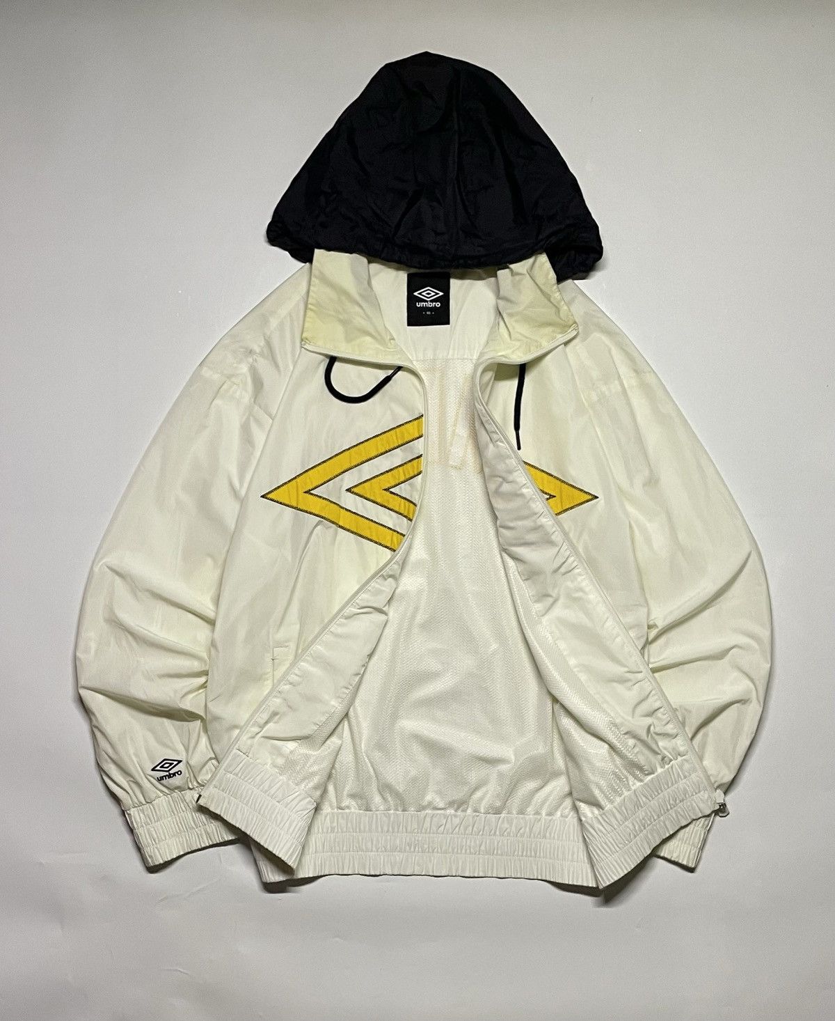 Umbro Umbro Embroidered Biglogo Sportwear Windbreaker jaket Size US XL / EU 56 / 4 - 12 Thumbnail
