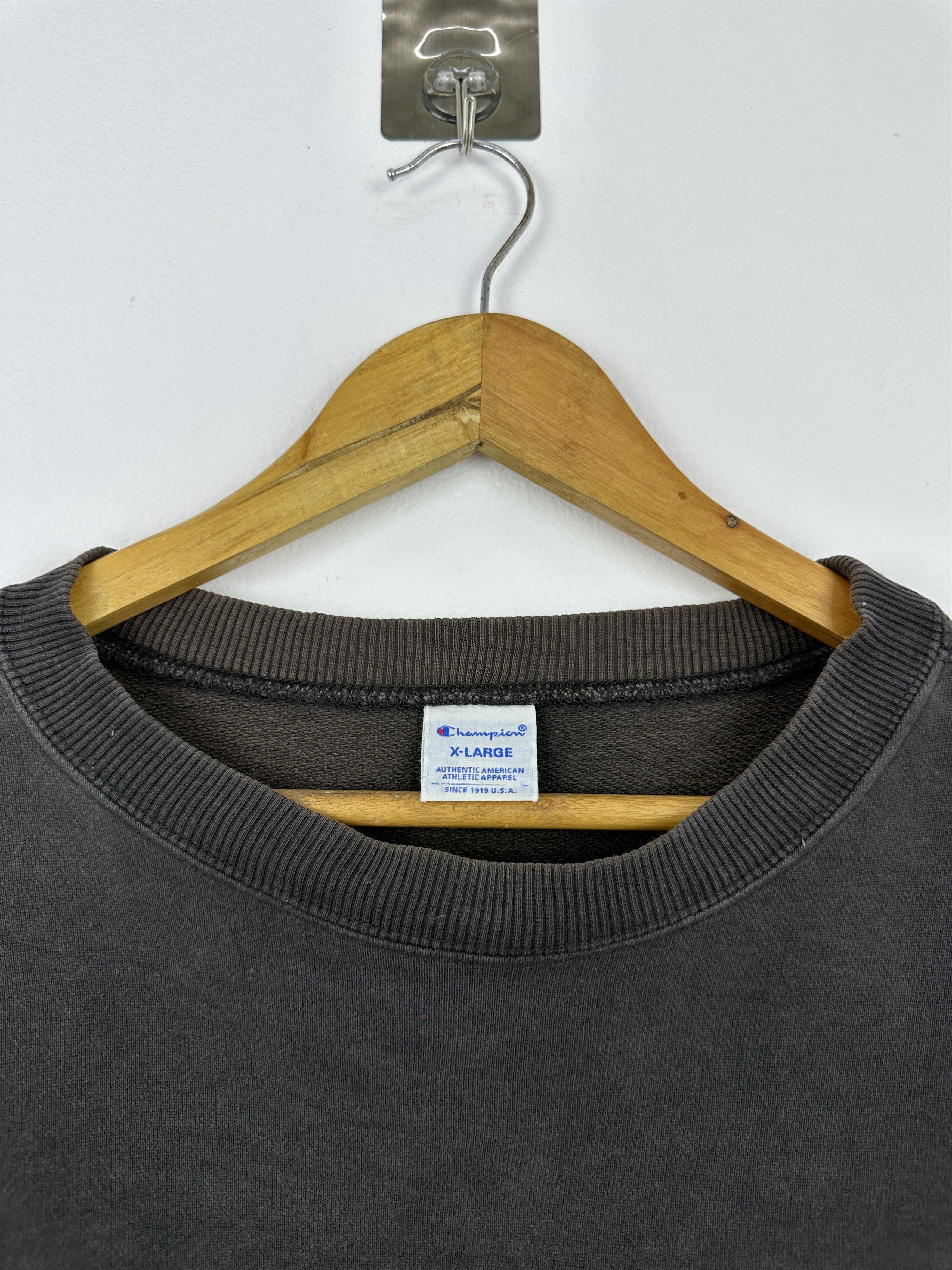 Champion Vintage Champion Sun Faded Black Crewneck Size XL BP0019 Size US XL / EU 56 / 4 - 6 Thumbnail