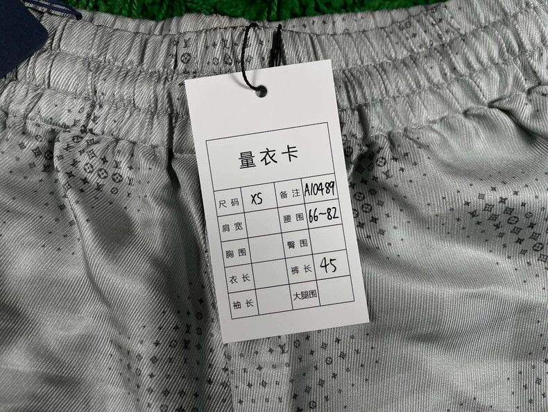 Louis Vuitton Louis Vuitton size xs Star presbyopia full of logo shorts Size US 28 / EU 44 - 5 Thumbnail
