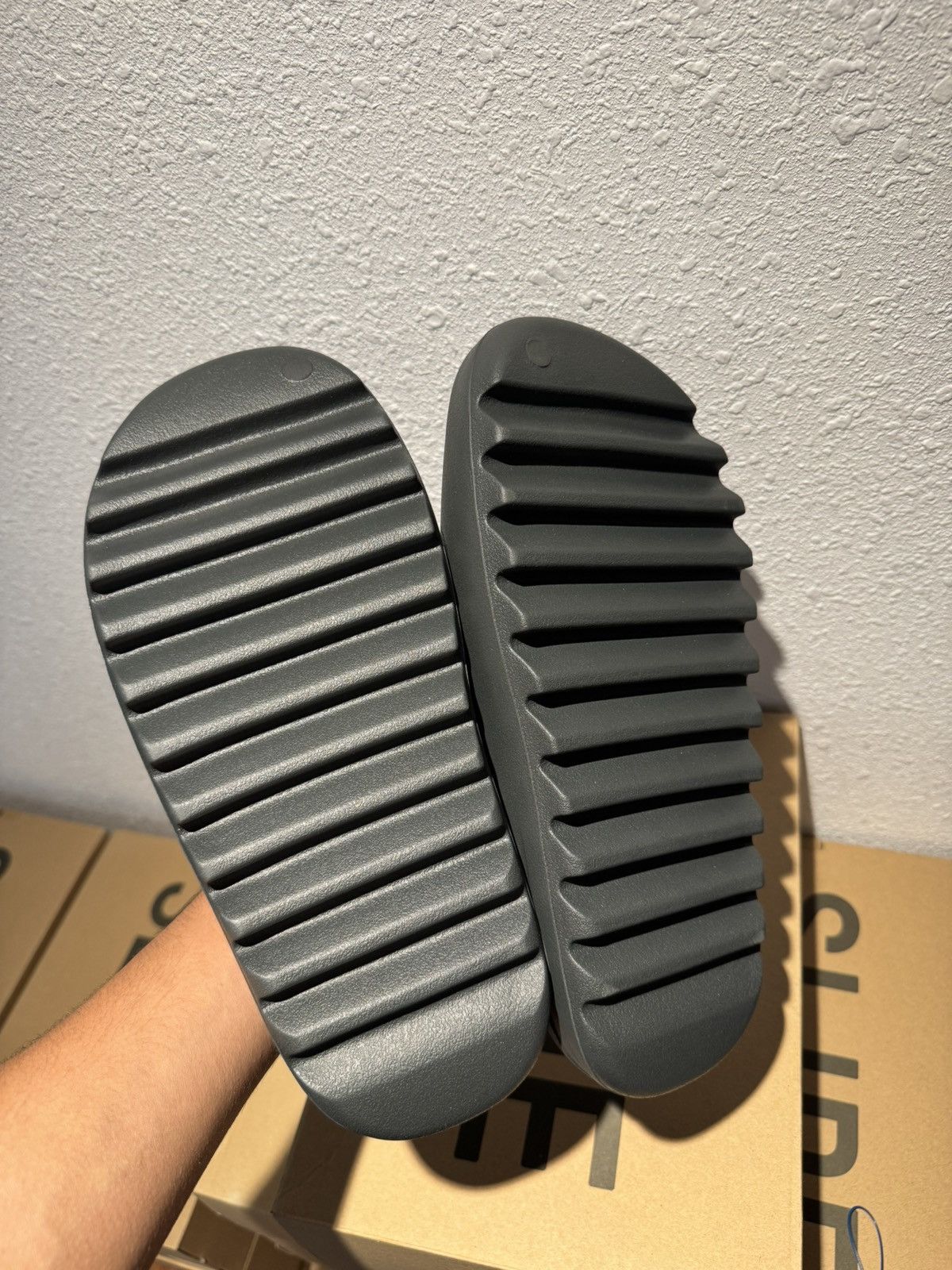 Adidas Yeezy ‘Dark Onyx’ Slide Size US 12 / EU 45 - 4 Thumbnail