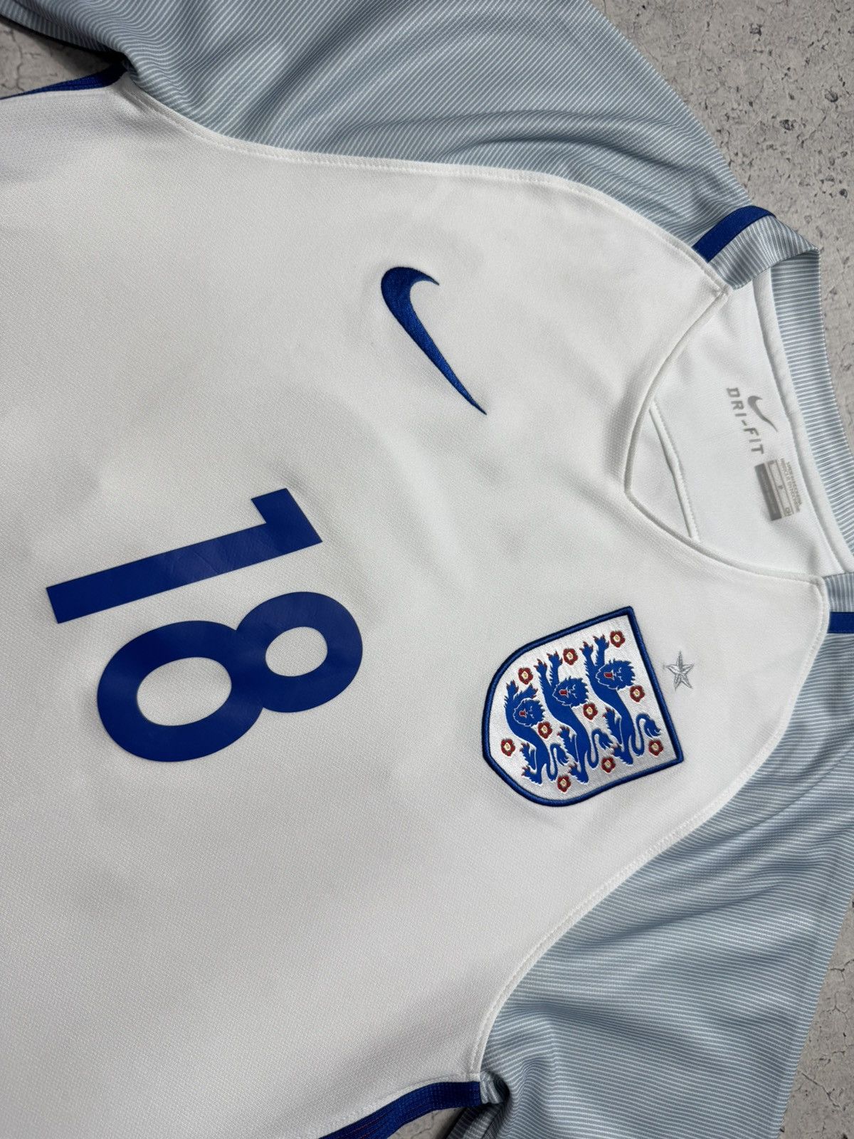 Nike Nike England Team Jack Wilshere #18 Vintage Soccer Jersey Size US S / EU 44-46 / 1 - 8 Thumbnail