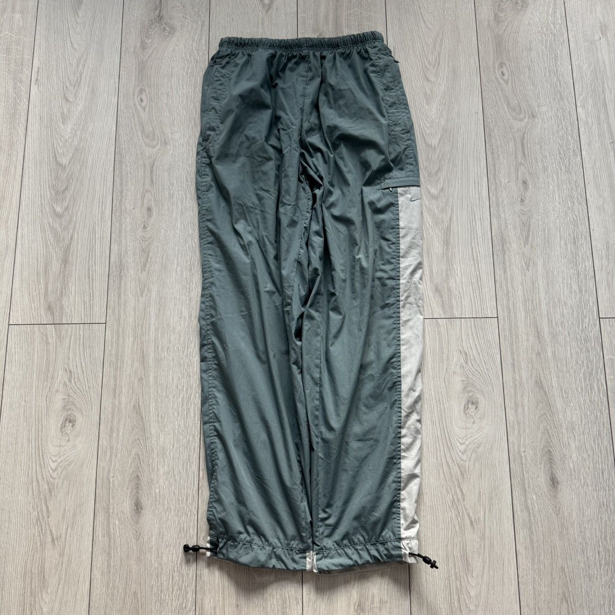 Vintage Vintage nike track pants y2k gorpcore sweatpants parachute Size US 34 / EU 50 - 1 Thumbnail