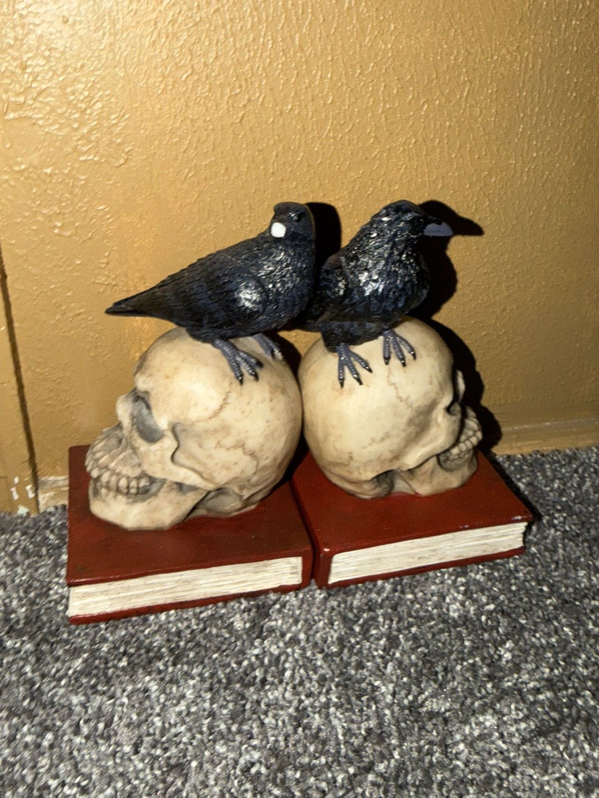 Other DWK Skull Bird Book End 2 Piece Set Used Pre Owned Size ONE SIZE - 4 Thumbnail
