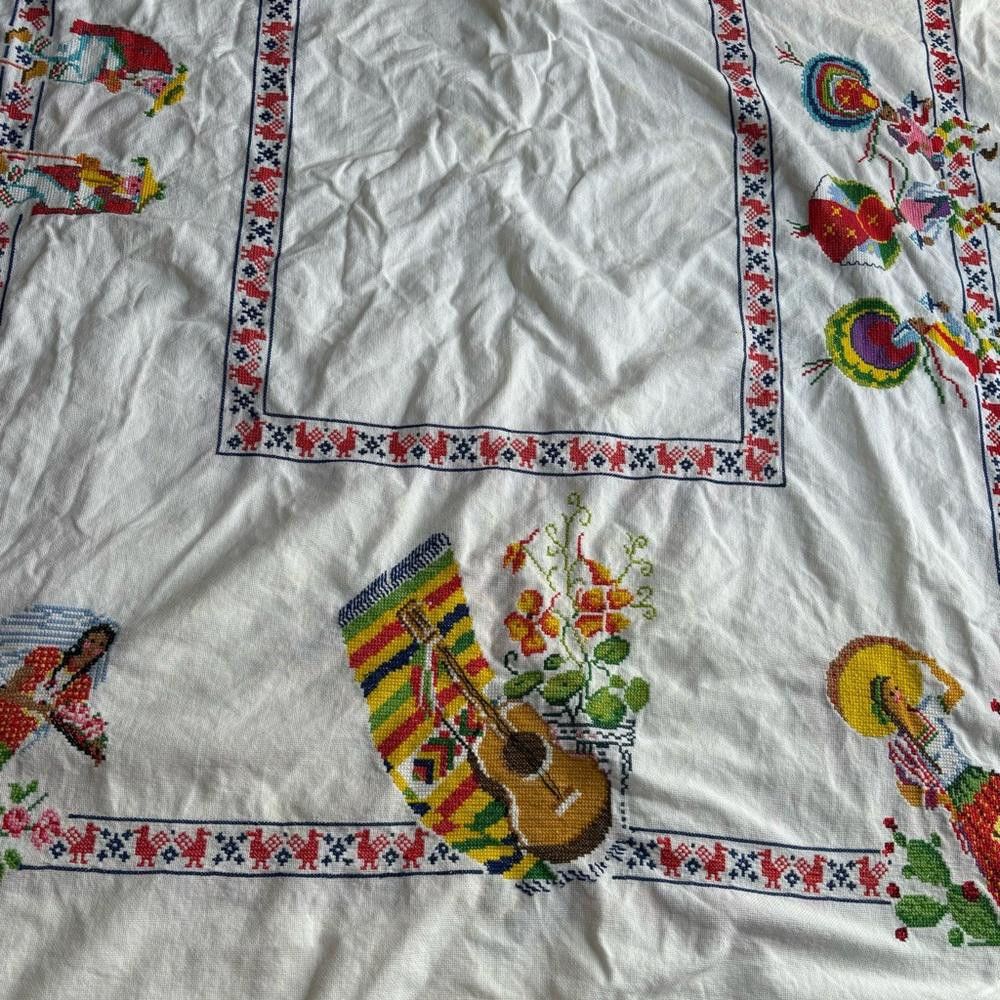 Designer Vintage Mexican Embroidered Tablecloth with 12 Napkins Size ONE SIZE - 3 Thumbnail