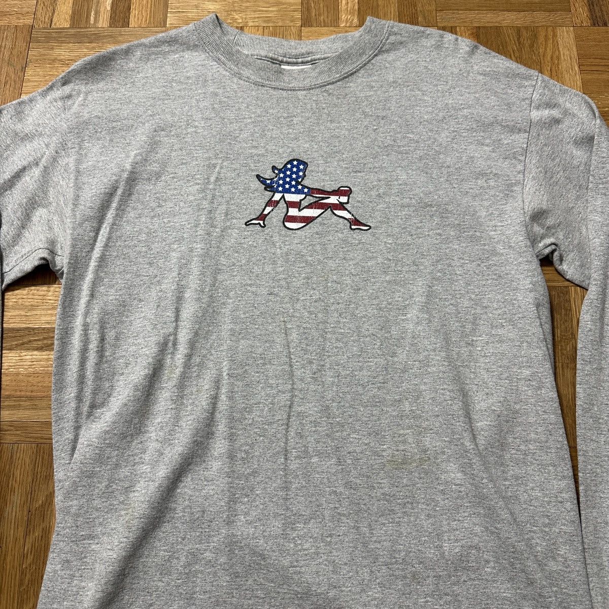 Gildan Vintage Mud Flap Girl long sleeve tee Size US M / EU 48-50 / 2 - 3 Thumbnail