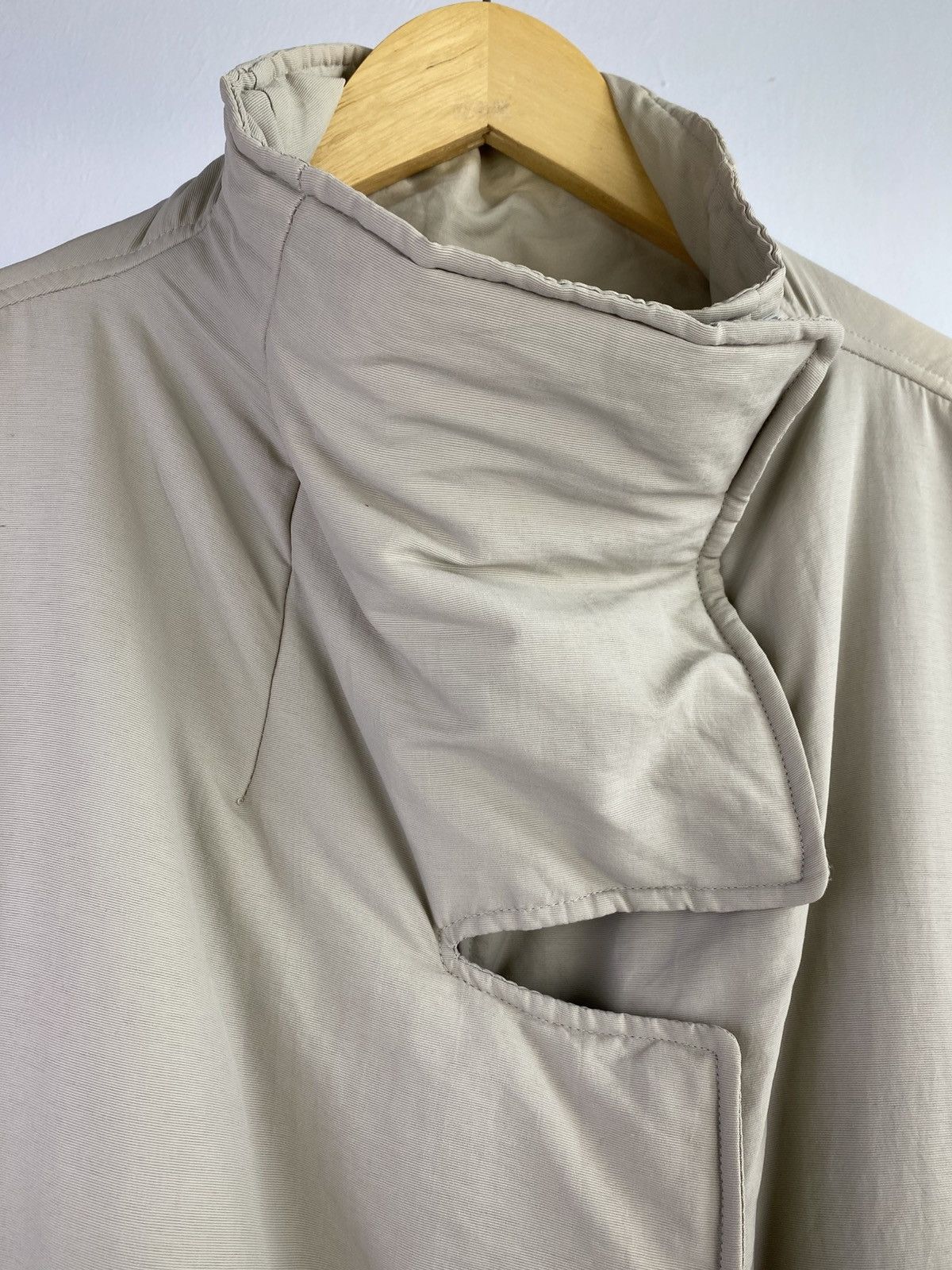 Emporio Armani 1990’s Armani Metallic Closures Quilted Beige Long Coat Size US L / EU 52-54 / 3 - 4 Thumbnail