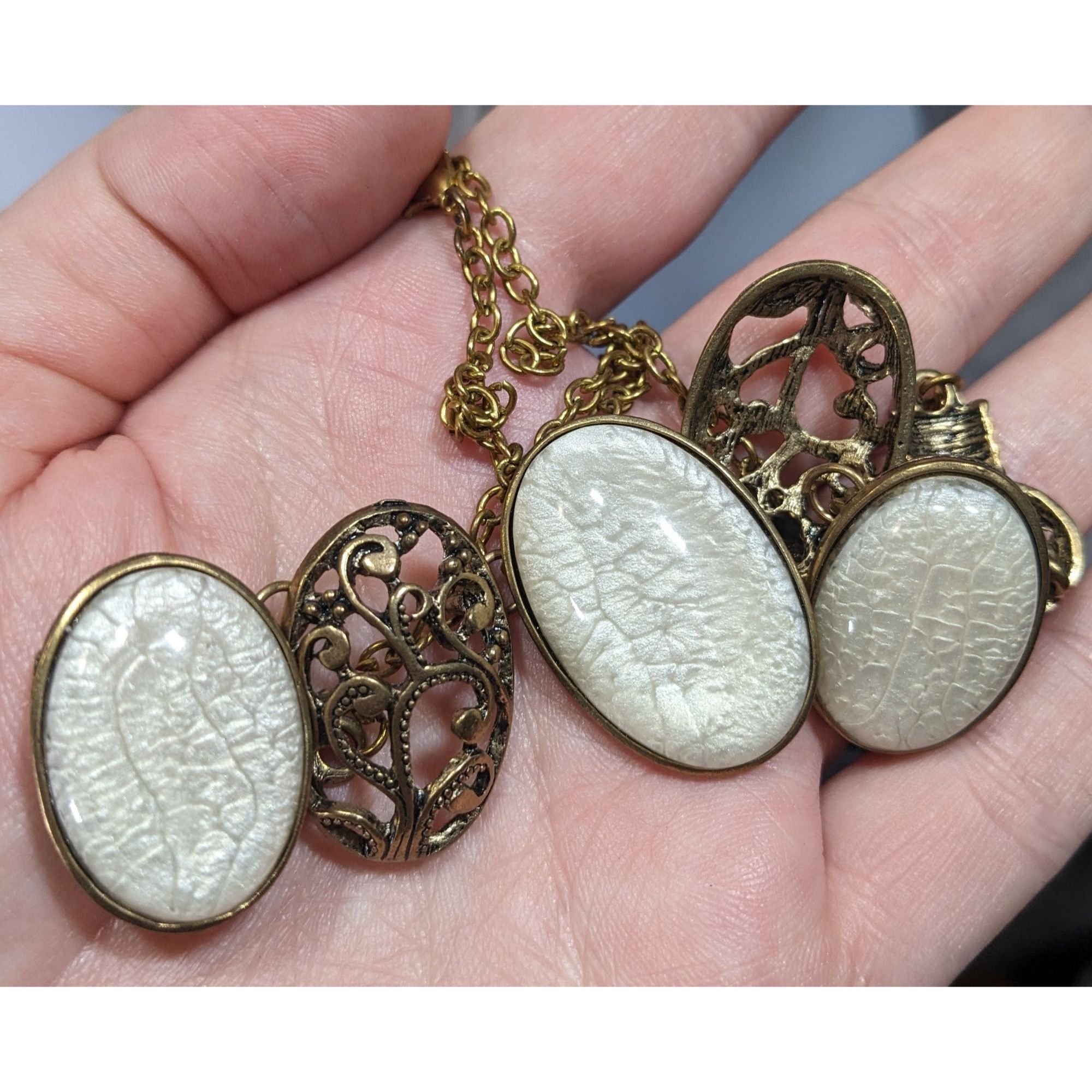 Other Elegant Art Nouveau Style White Crackle And Gold Tone Bib Ne Size ONE SIZE - 3 Thumbnail