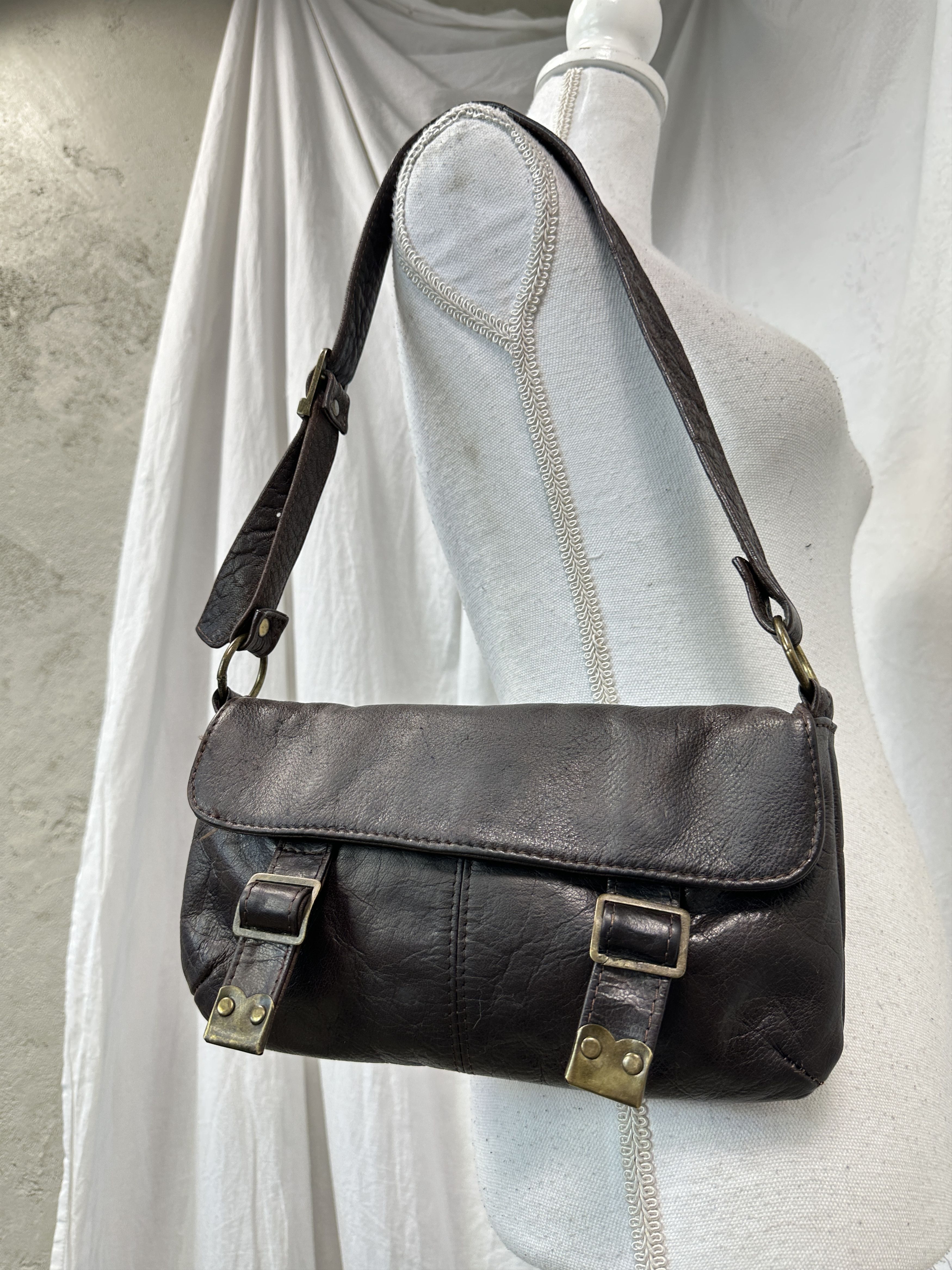 Vintage Vintage Leather Buckled Baguette Shoulder Bag Y2K Size ONE SIZE - 1 Thumbnail