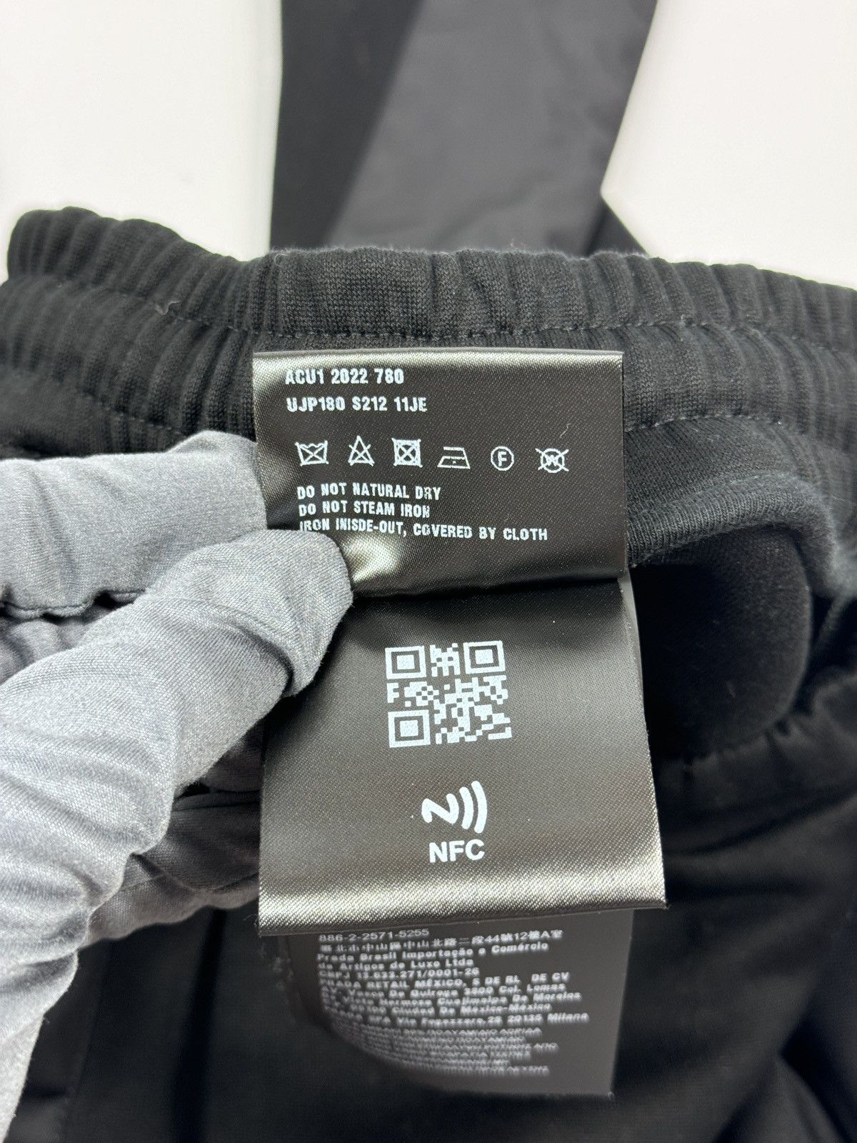 Prada TRIANGLE LOGO JOGGERS Size US 30 / EU 46 - 7 Thumbnail