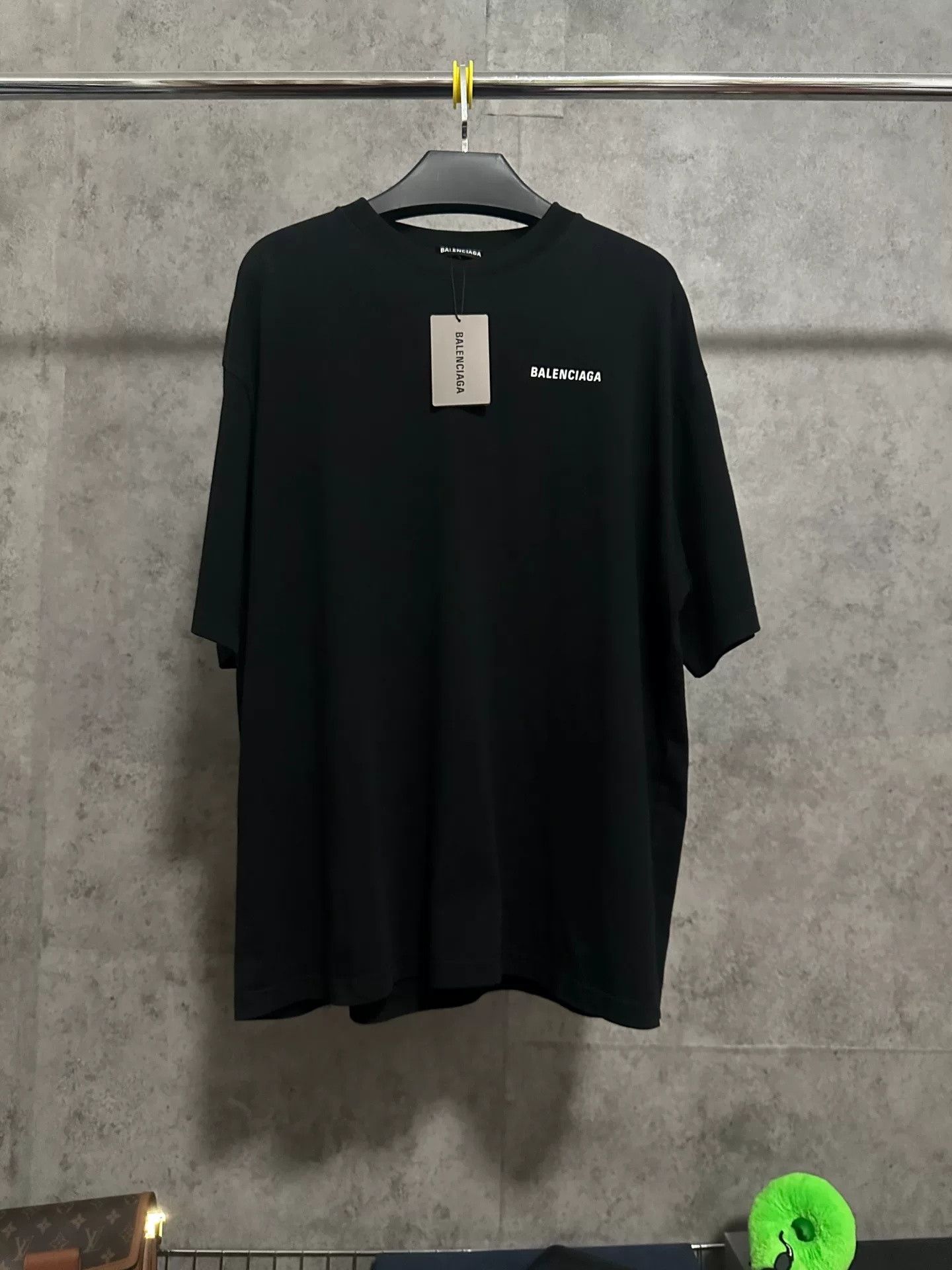 Balenciaga Balenciaga Short-Sleeve Logo Print T-Shirt Size US XL / EU 56 / 4 - 1 Thumbnail