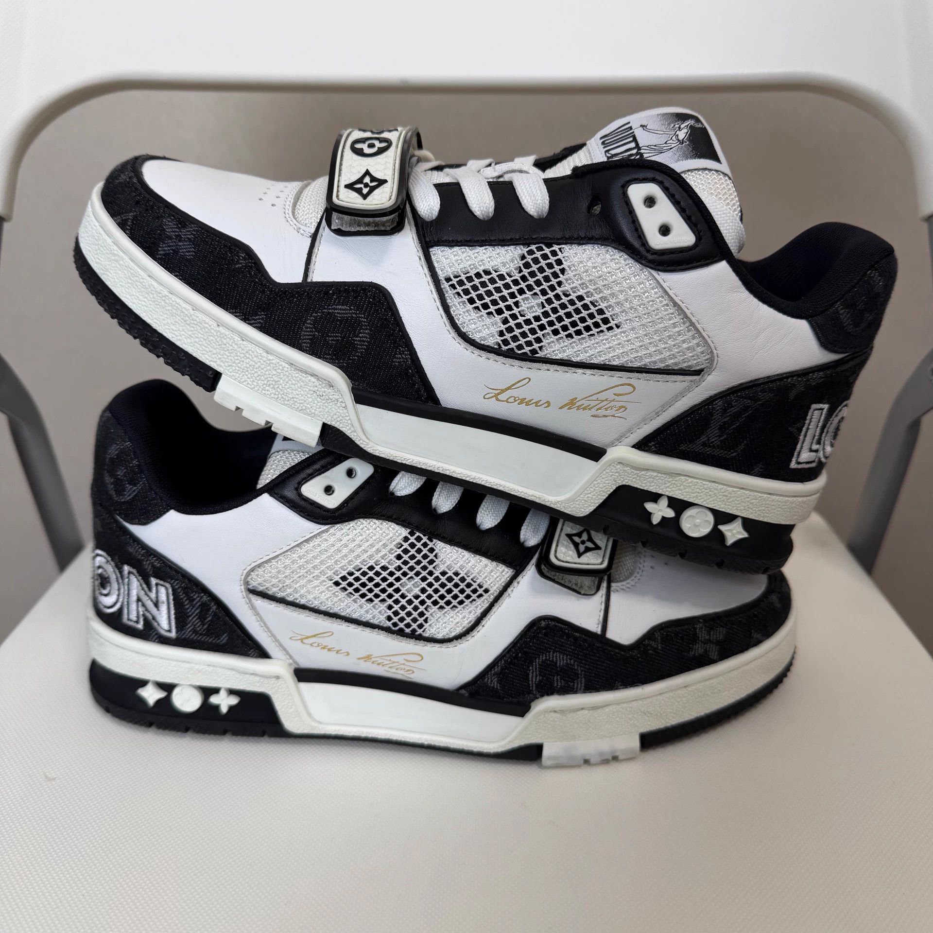 Louis Vuitton LOUIS VUITTON Women's Monogram Mid Trainer 38 B&W Size US 7 / IT 37 - 7 Thumbnail