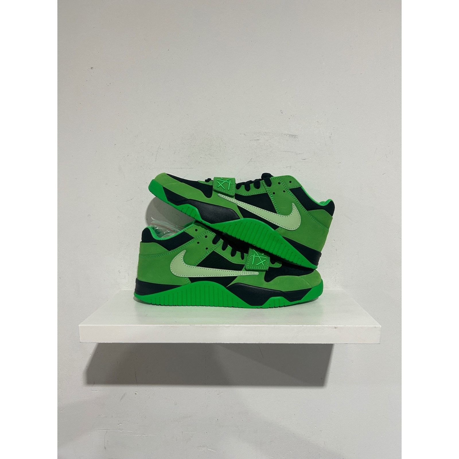 Nike NIKE CJ1 T-REXX TRAVIS SCOTT GREEN SPARK SIZE 11 NEW Size US 11 / EU 44 - 1 Thumbnail