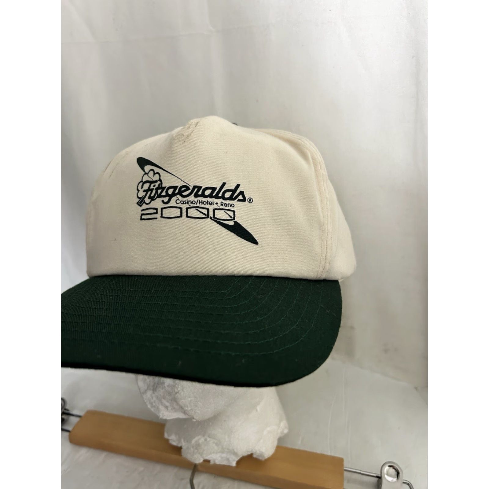 Vintage VINTAGE Fitzgeralds Casino Hat SnapBack Nissin Green Beige Adjustable Men Size ONE SIZE - 3 Thumbnail